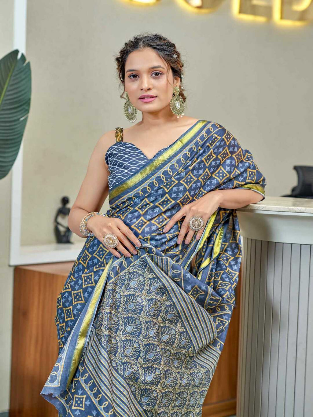 Stylish Pink Geometric Printed Pure Cotton Saree with Golden Border