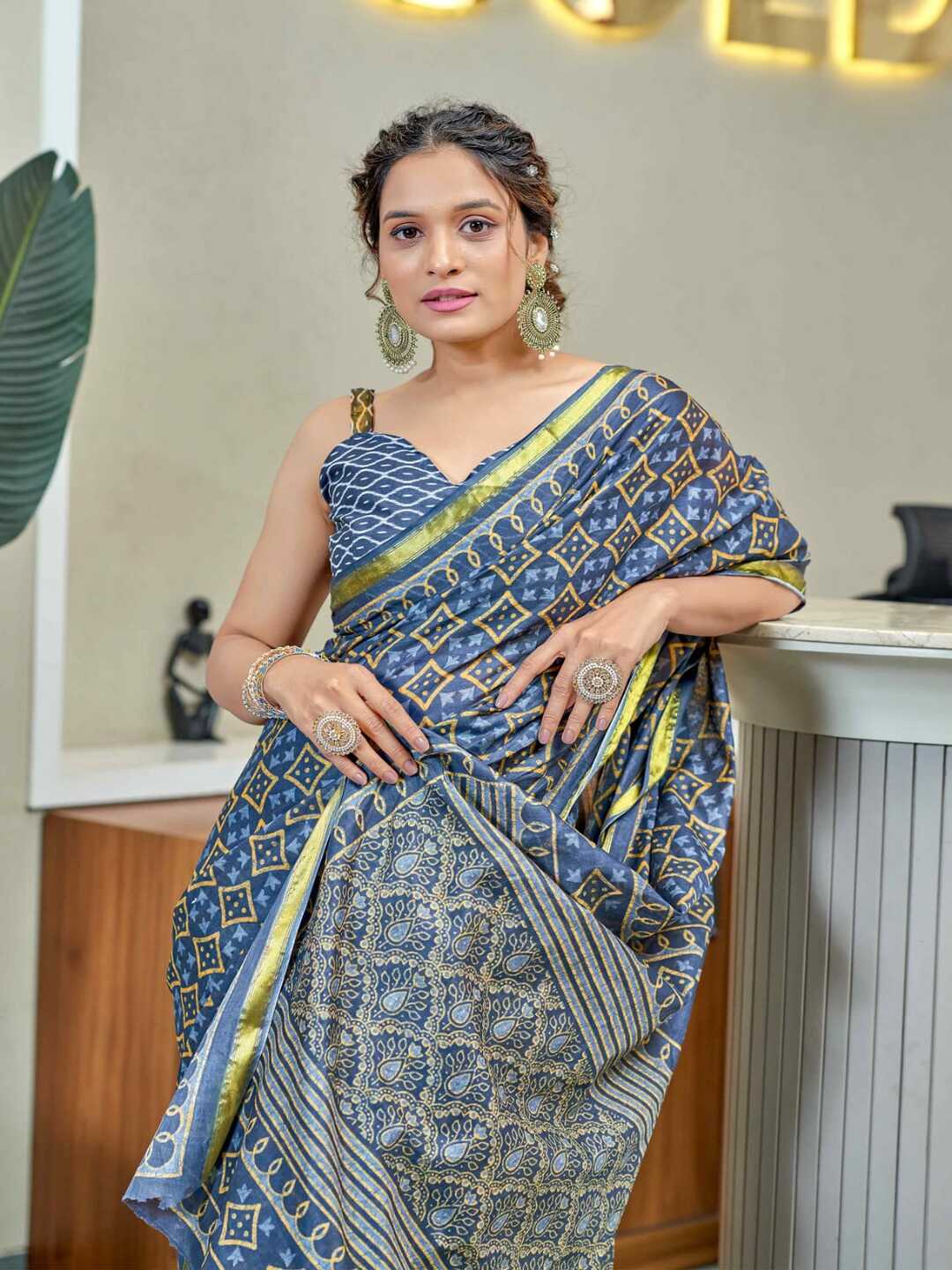 Stylish Pink Geometric Printed Pure Cotton Saree with Golden Border