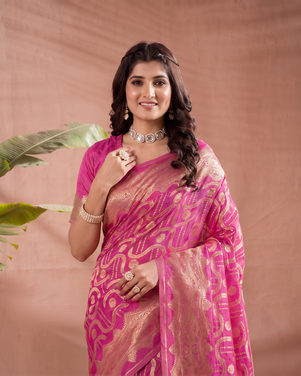 Aadvika Pastel Zari Paithani Silk Saree - Rani Pink - upper closeup