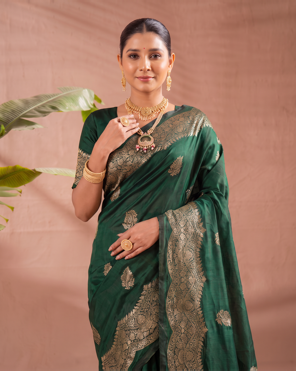 Aaradhya Peacock Pallu Paithani Silk Saree - Green - upper closeup