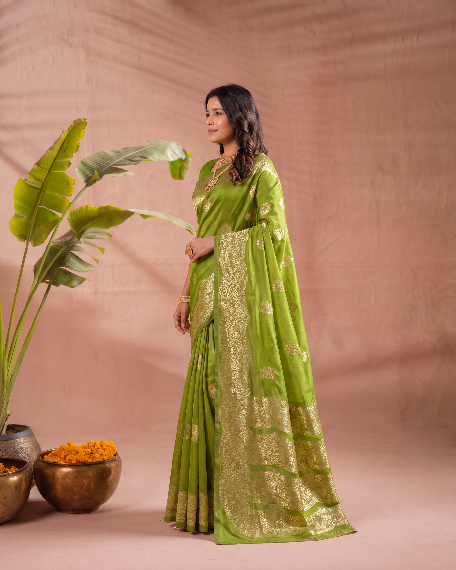Aaradhya Peacock Pallu Paithani Silk Saree - Mehndi Green - side drape