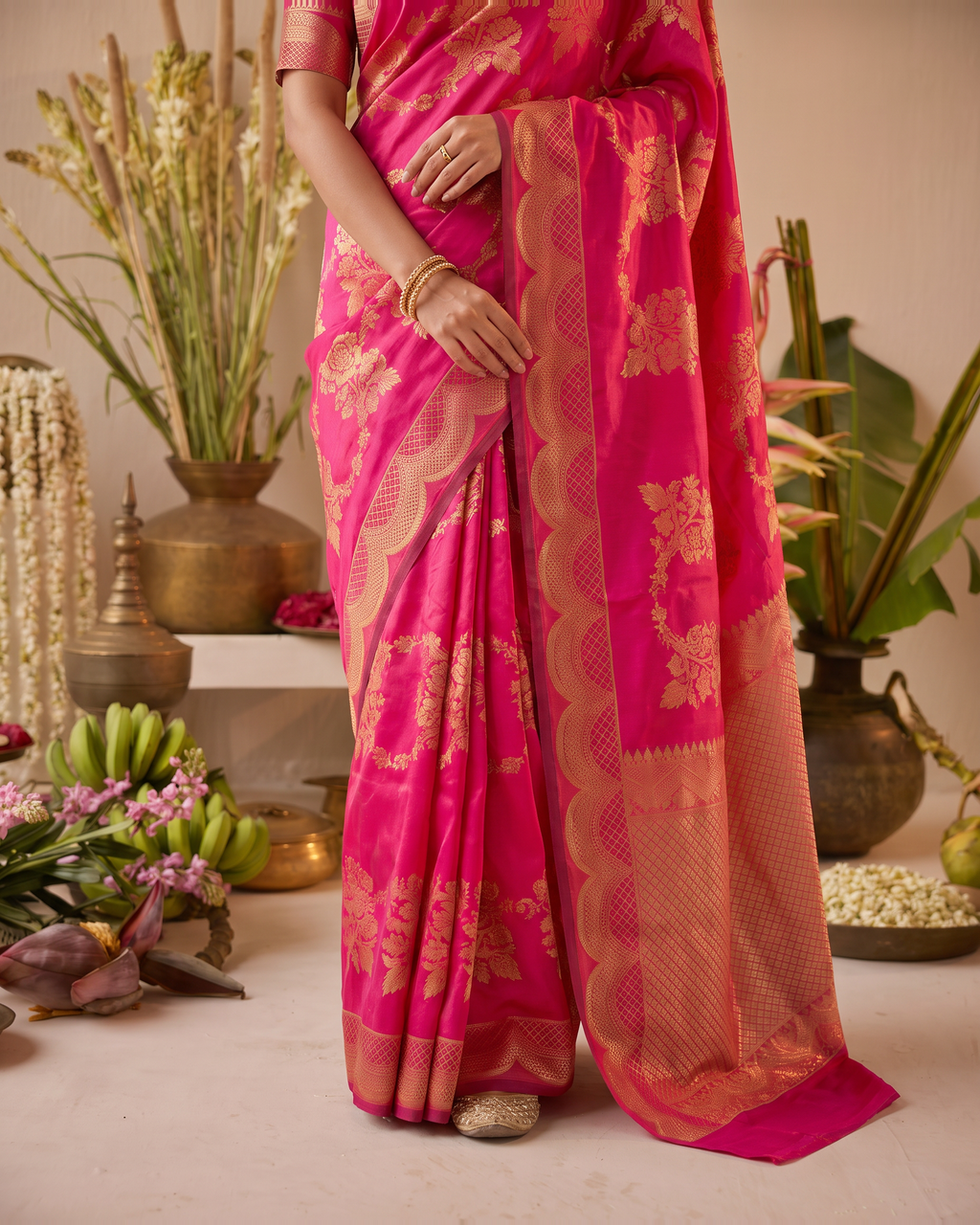 Aaravi Feather Pattern Festive Saree with Light Designer Pallu - Pink - lower closeup