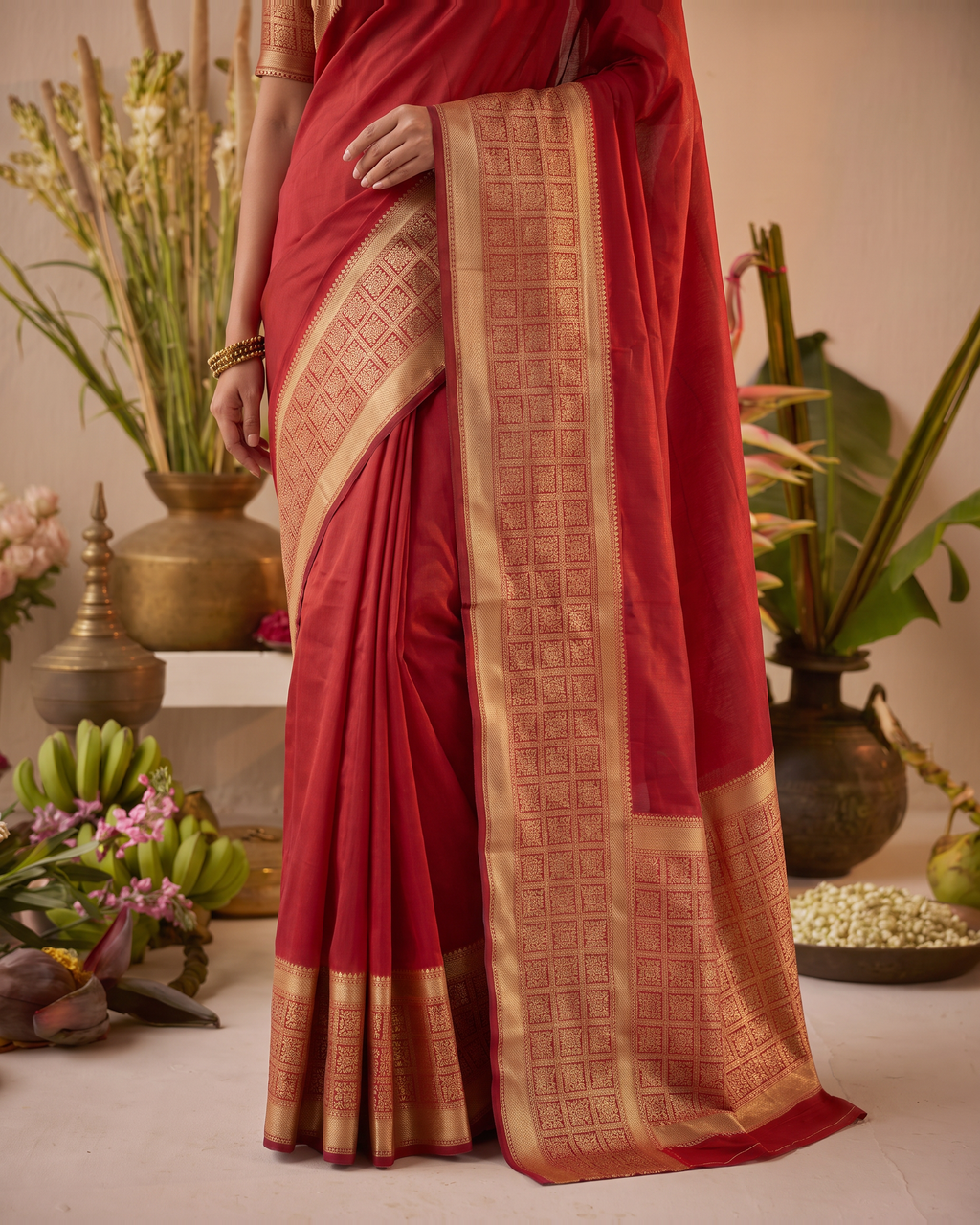 Aaravi Feather Pattern Festive Saree with Light Designer Pallu - Red - lower closeup
