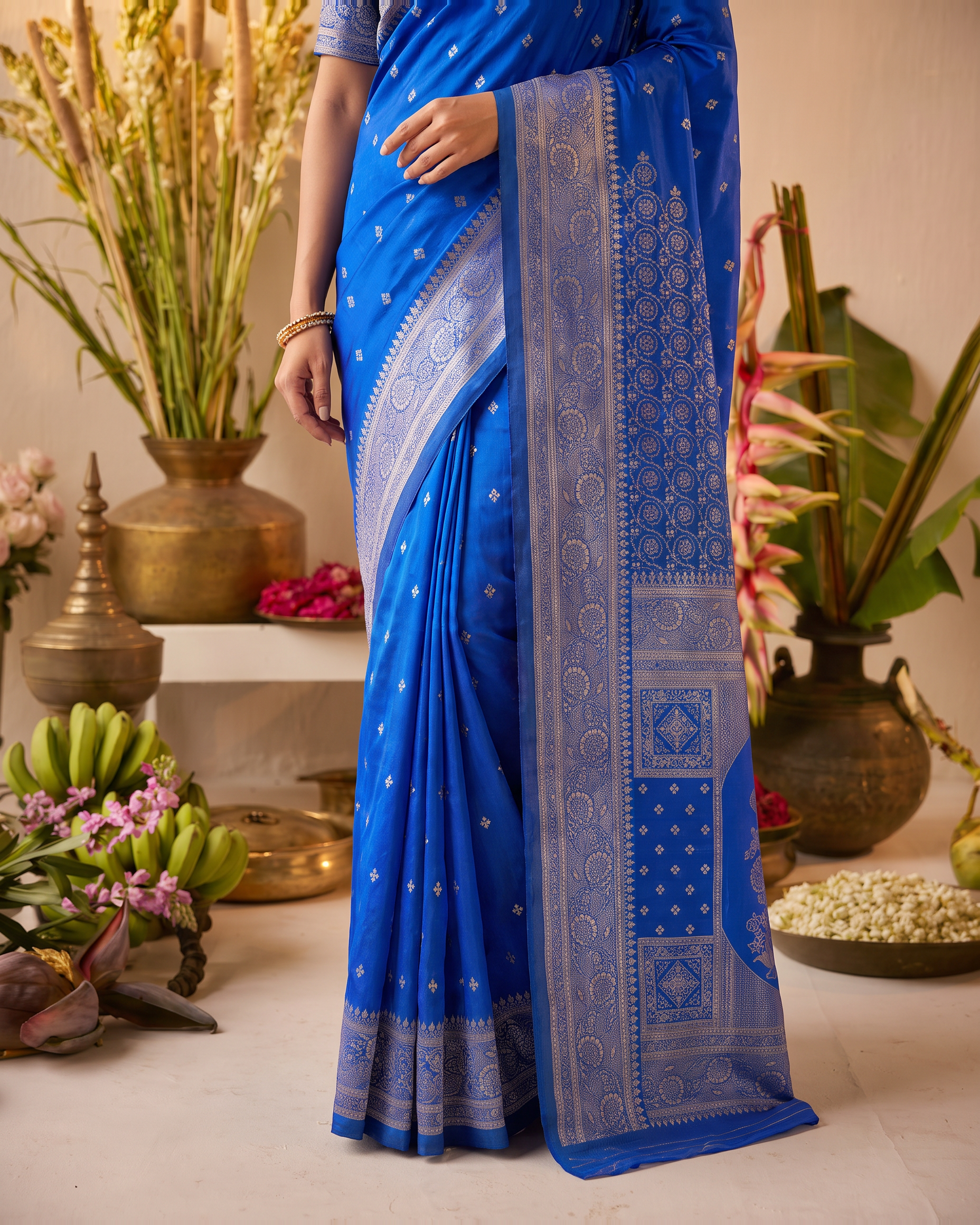Aaravi Feather Pattern Festive Saree with Light Designer Pallu - Royal Blue - lower closeup