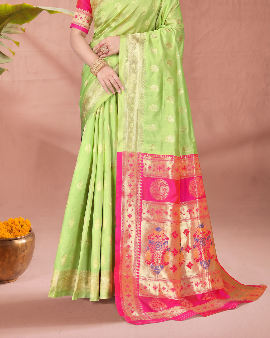 Aarohi Contrast Pallu Paithani Silk Saree - Light Green - lower closeup