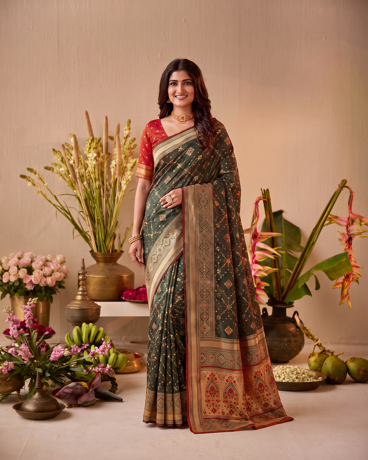Anindita Diagonal Lattice Zari Silk Saree with Decorative Pallu - Green - upper closeup
