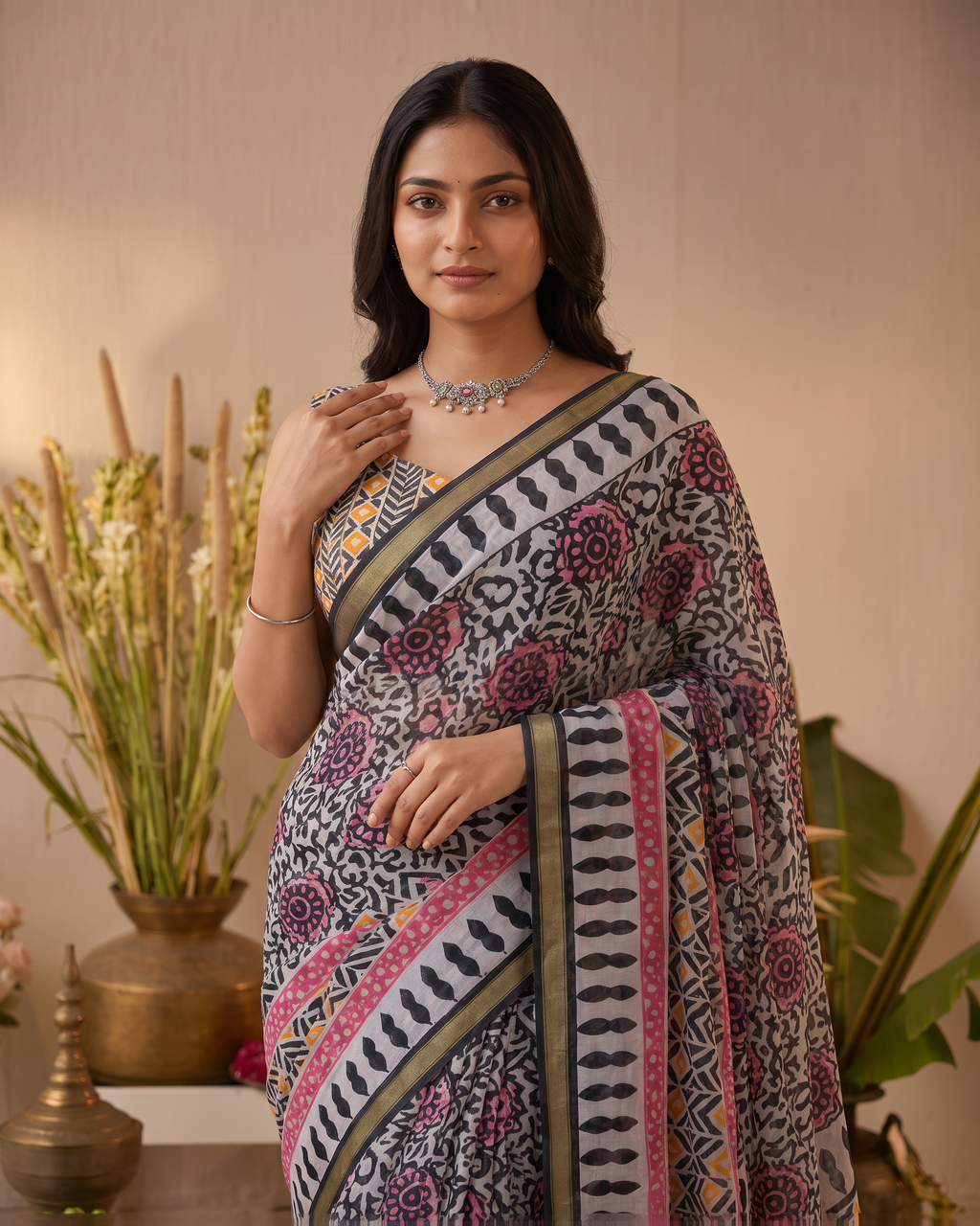 Black Pure Cotton Batik Print Saree - Black - upper closeup - catalog replacement catalog-output-replacement-20260812-095206-5340