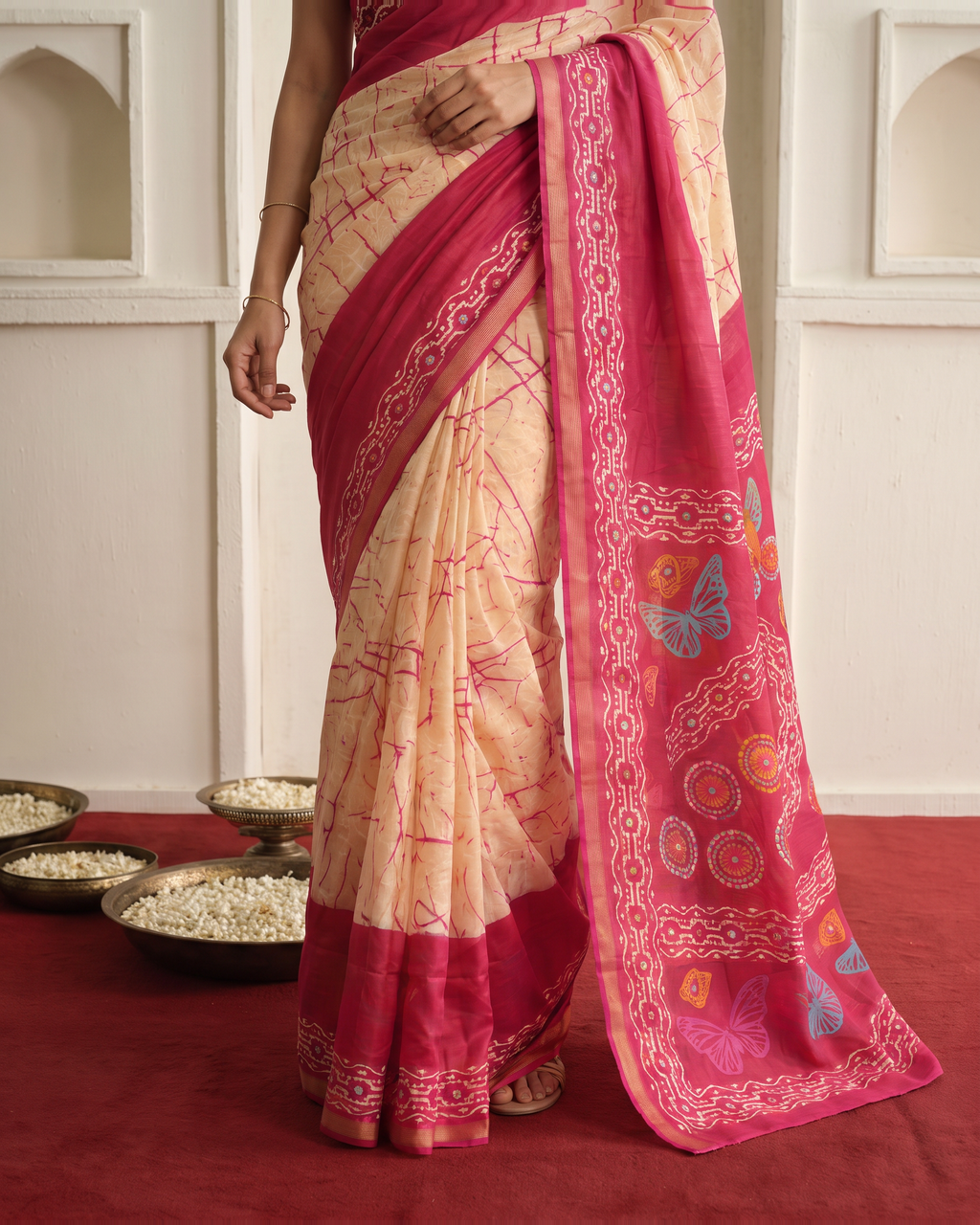 Crimson Hand-Block Chander Red colour cotton saree - Red - upper closeup
