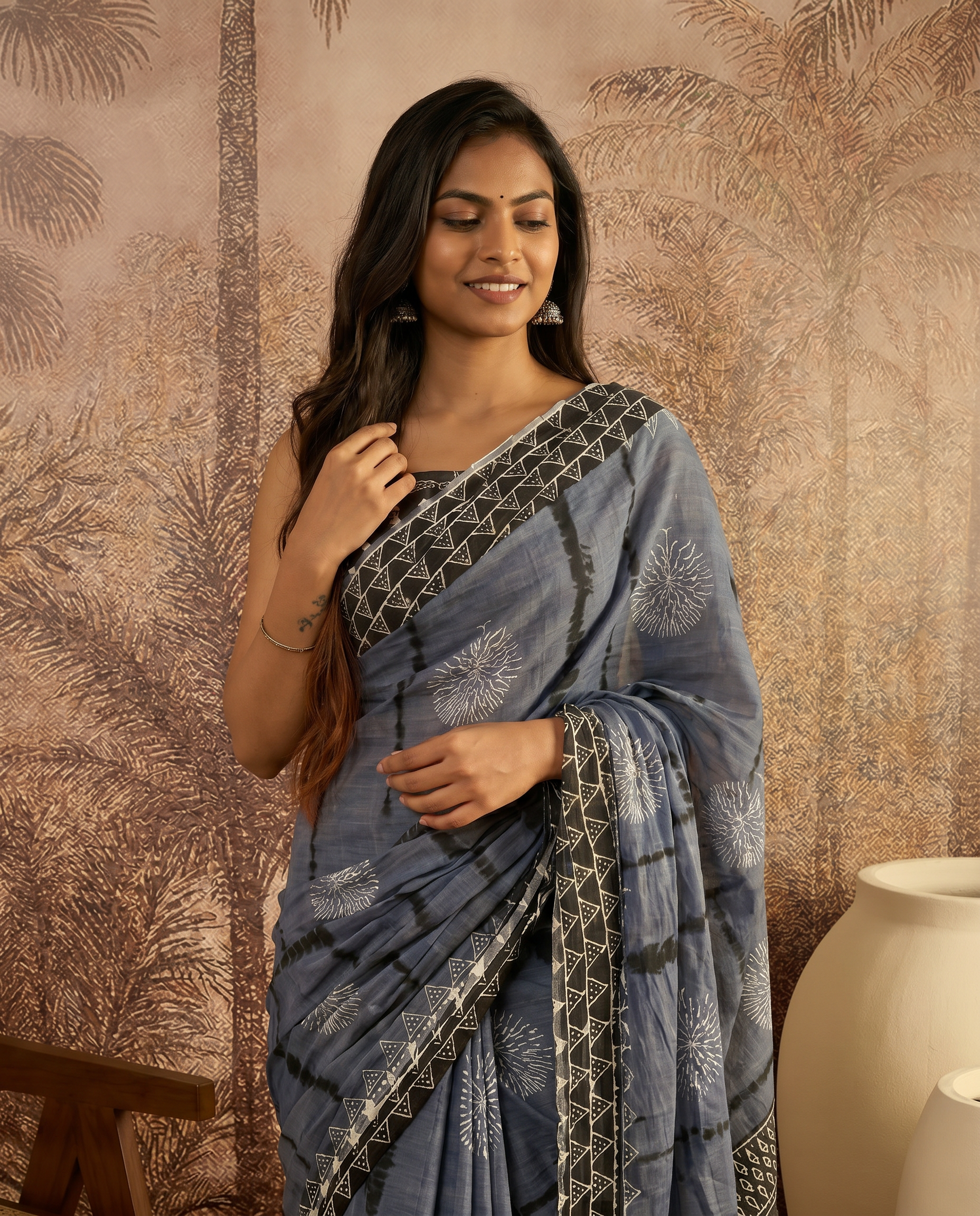 Elegant Pure Cotton Grey Saree with Black Border & Ethnic Print - output 0 - 04 upper closeup