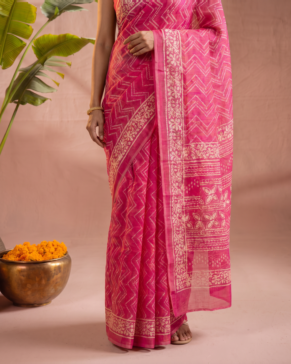 Graceful Pure Cotton Pink Printed Saree with White Ethnic Patterns - Pink - upper closeup