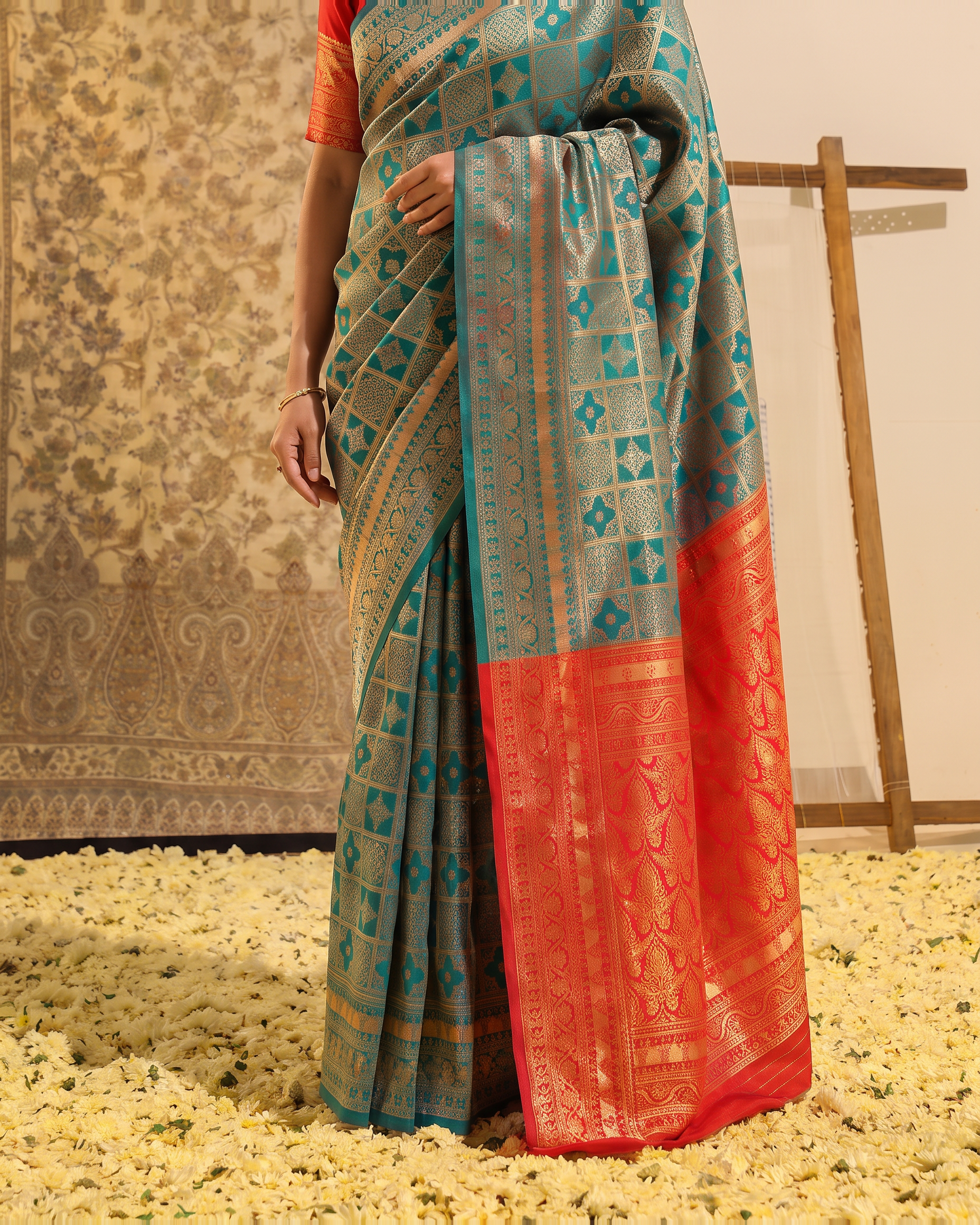 Ira Box Pattern Festive Saree with Modern Designer Pallu - Aqua Orange - lower closeup