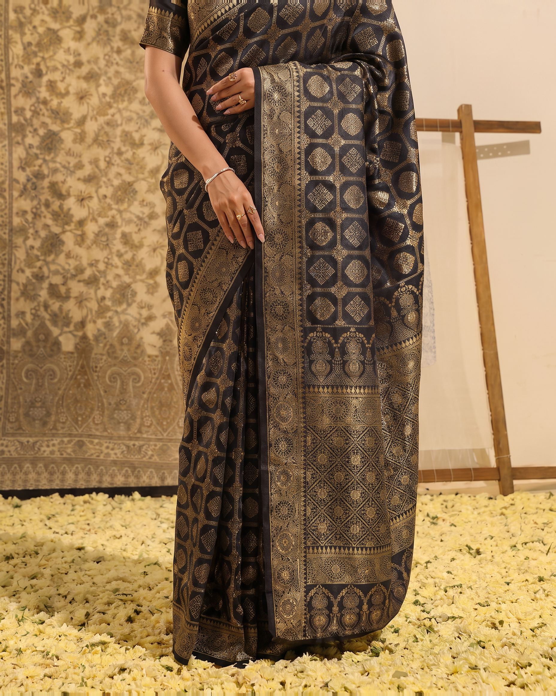 Ira Box Pattern Festive Saree with Modern Designer Pallu - Black - lower closeup