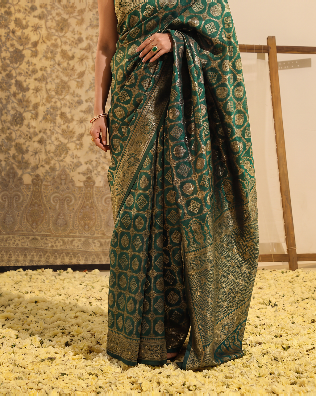 Ira Box Pattern Festive Saree with Modern Designer Pallu - Green - lower closeup