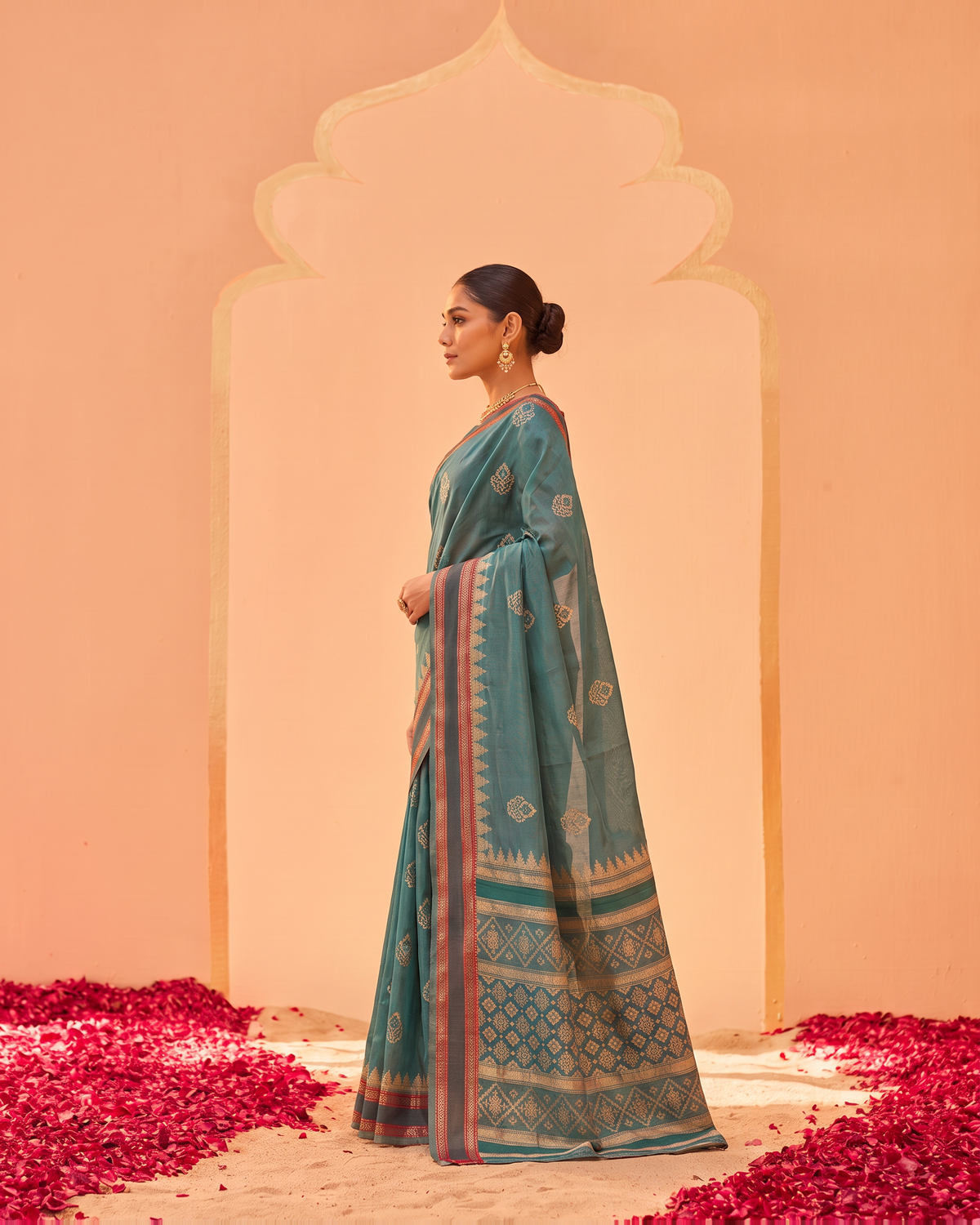 Kadambari Temple Motif Zari Silk Saree with Checked Pallu - Green - side