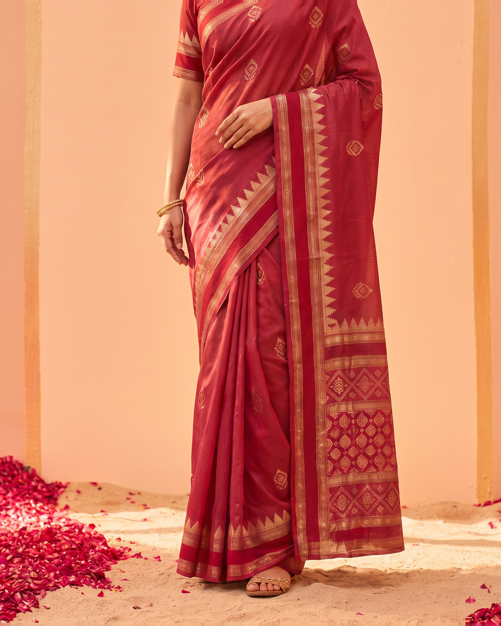 Kadambari Temple Motif Zari Silk Saree with Checked Pallu - Maroon - lower closeup
