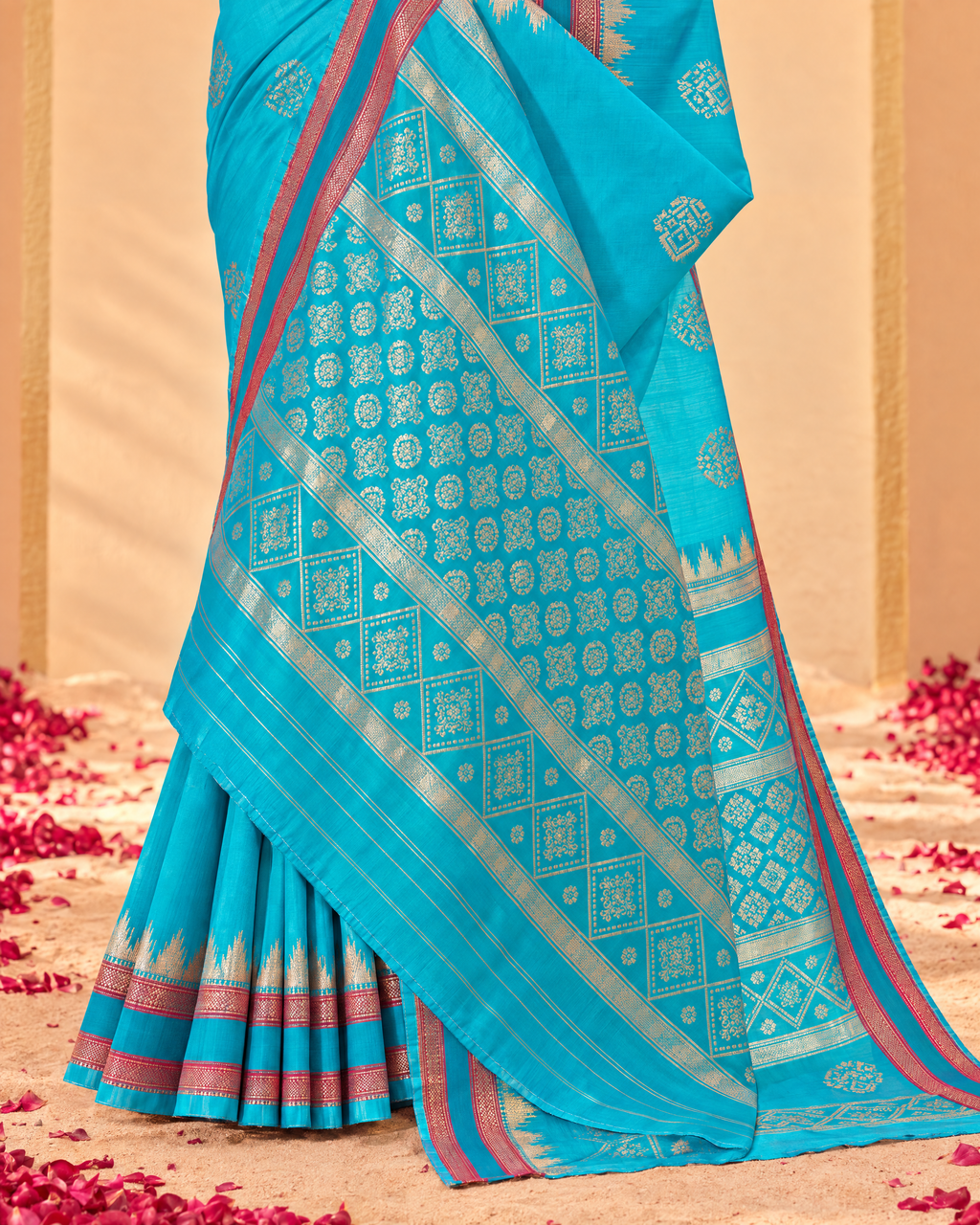 Kadambari Temple Motif Zari Silk Saree with Checked Pallu - Rama - lower closeup