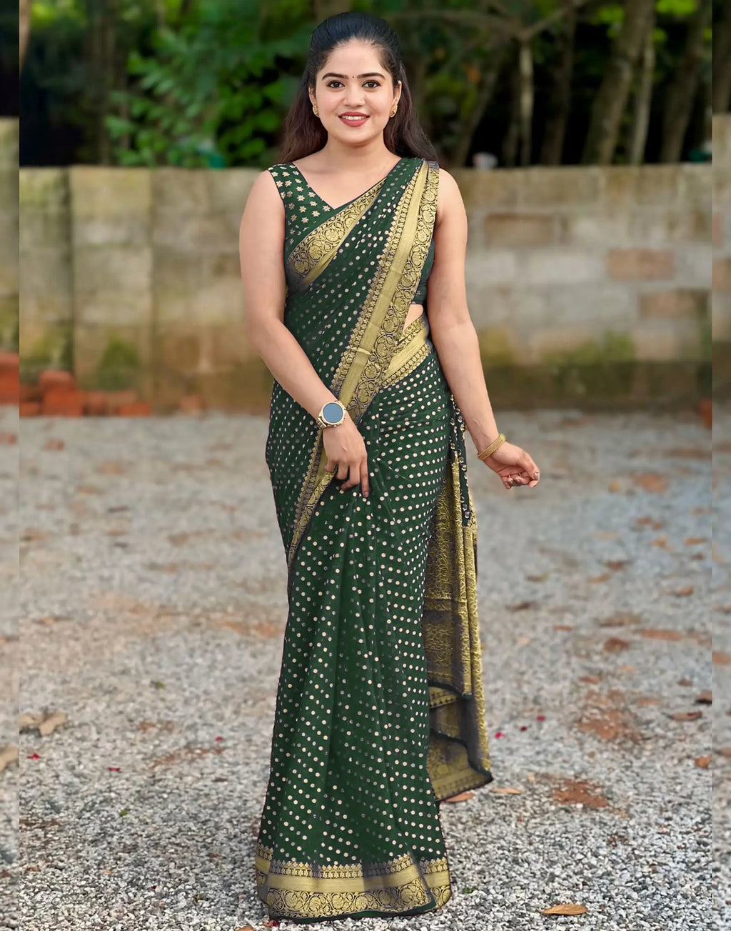 Kaira Dotted Zari Paithani Silk Saree - Green - side drape