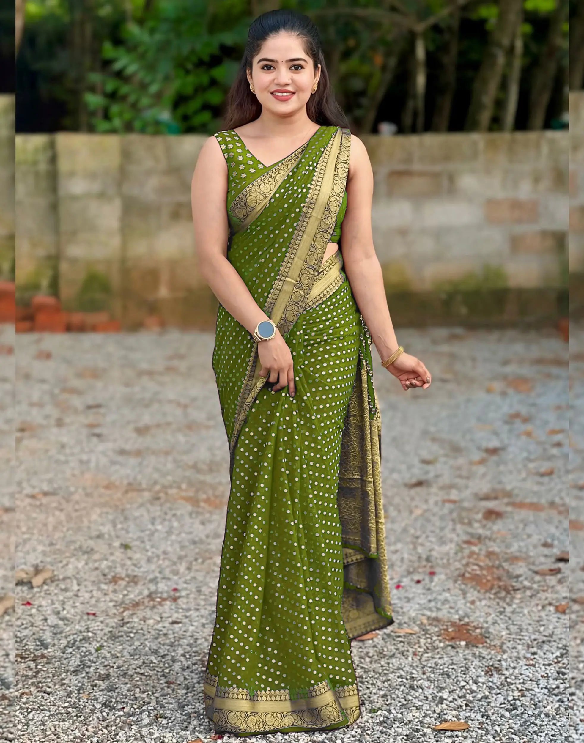 Kaira Dotted Zari Paithani Silk Saree - Mehndi Green - side drape