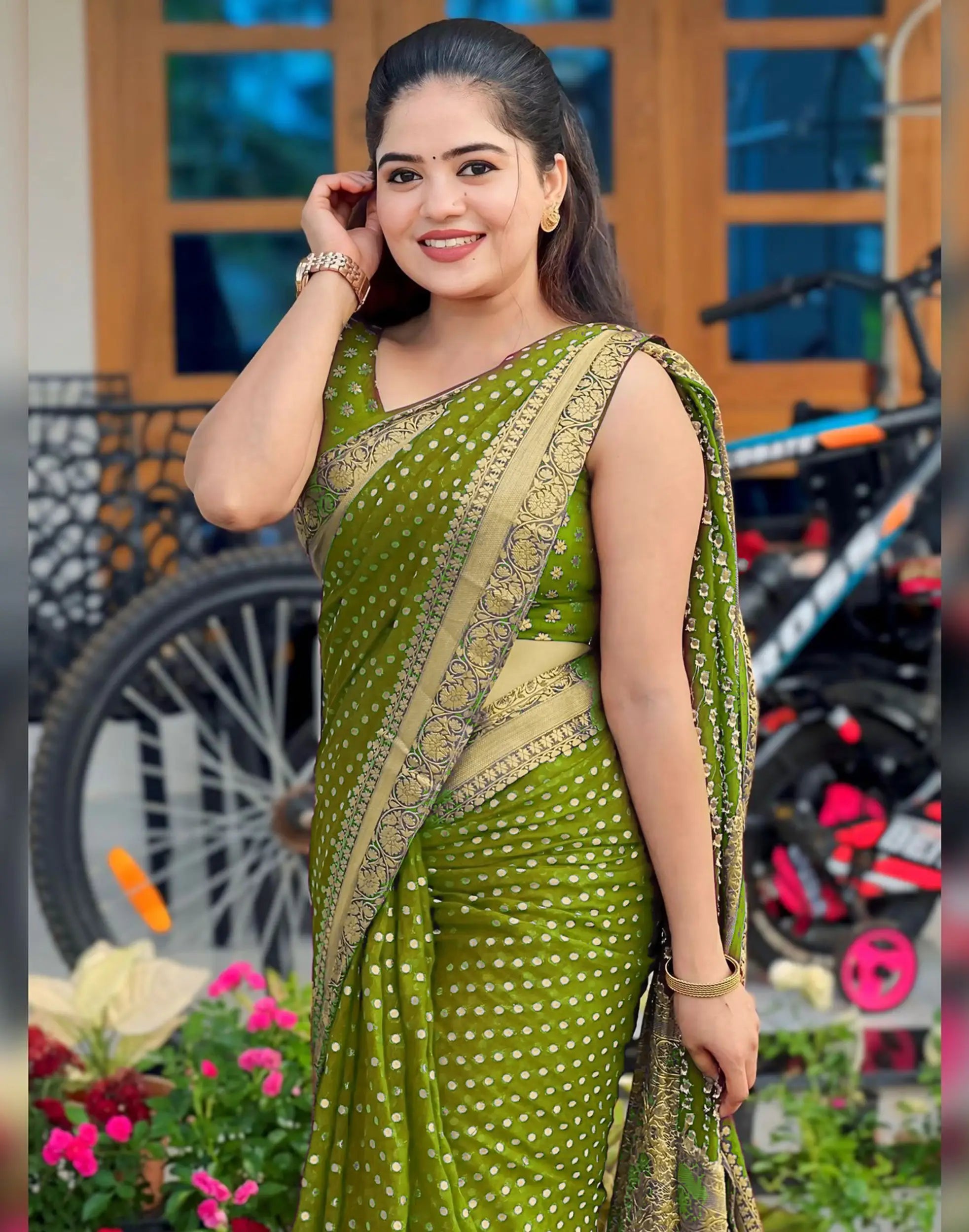 Kaira Dotted Zari Paithani Silk Saree - Mehndi Green - detail view 5