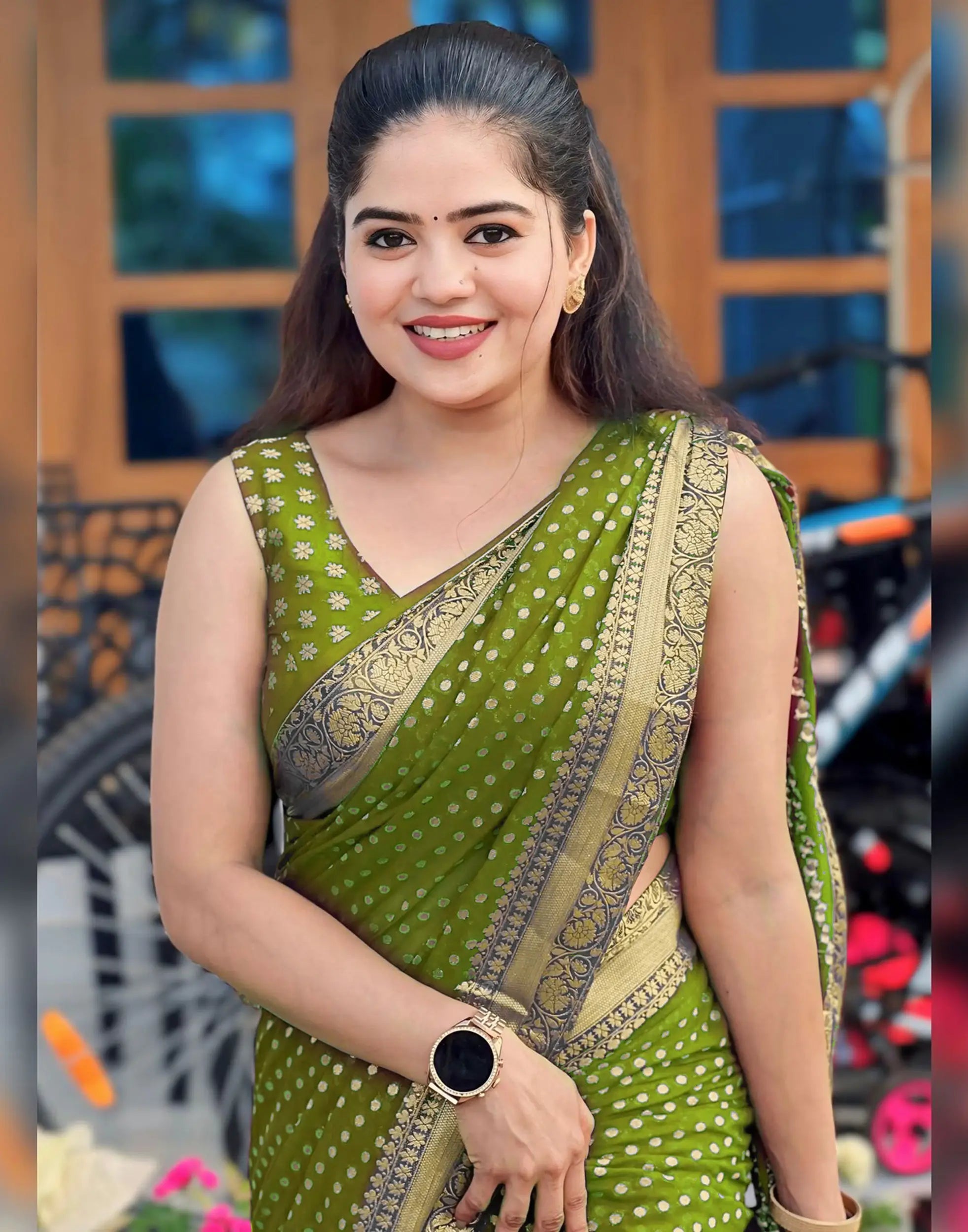 Kaira Dotted Zari Paithani Silk Saree - Mehndi Green - detail view 6