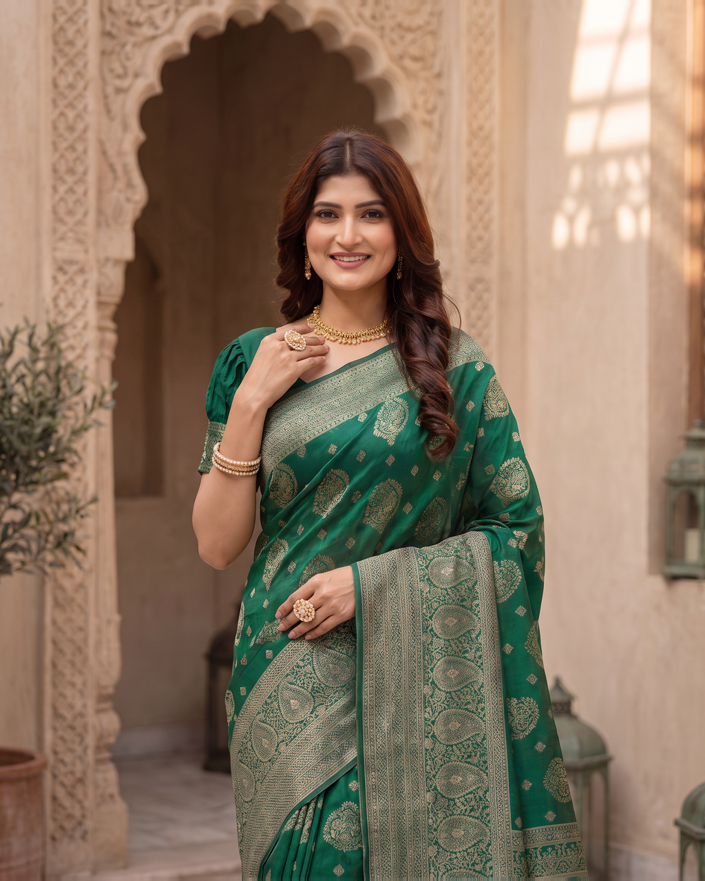 Kamalika Regal Border Silk Saree - Dark Green - upper closeup