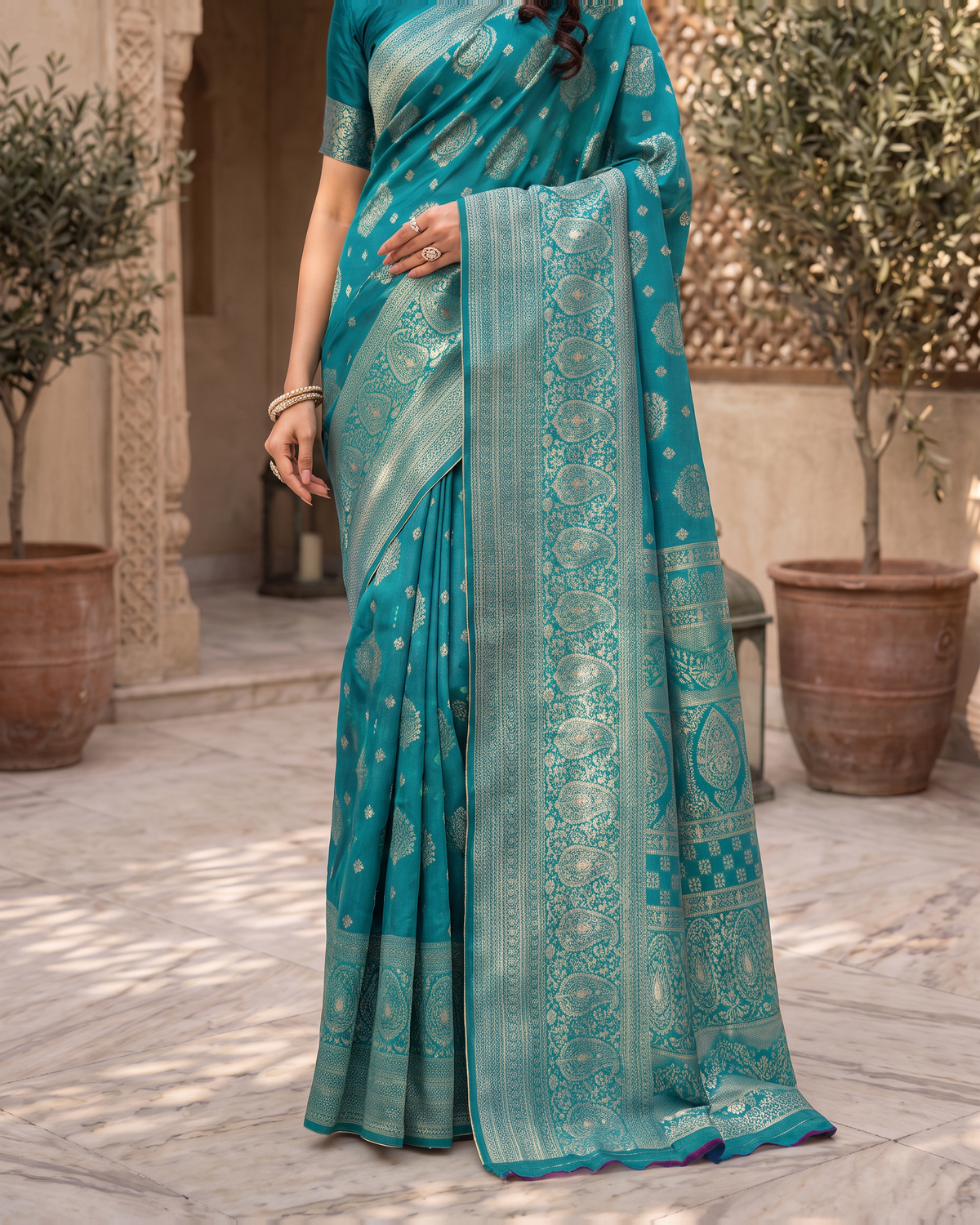 Kamalika Regal Border Silk Saree - Rama Green - lower border closeup