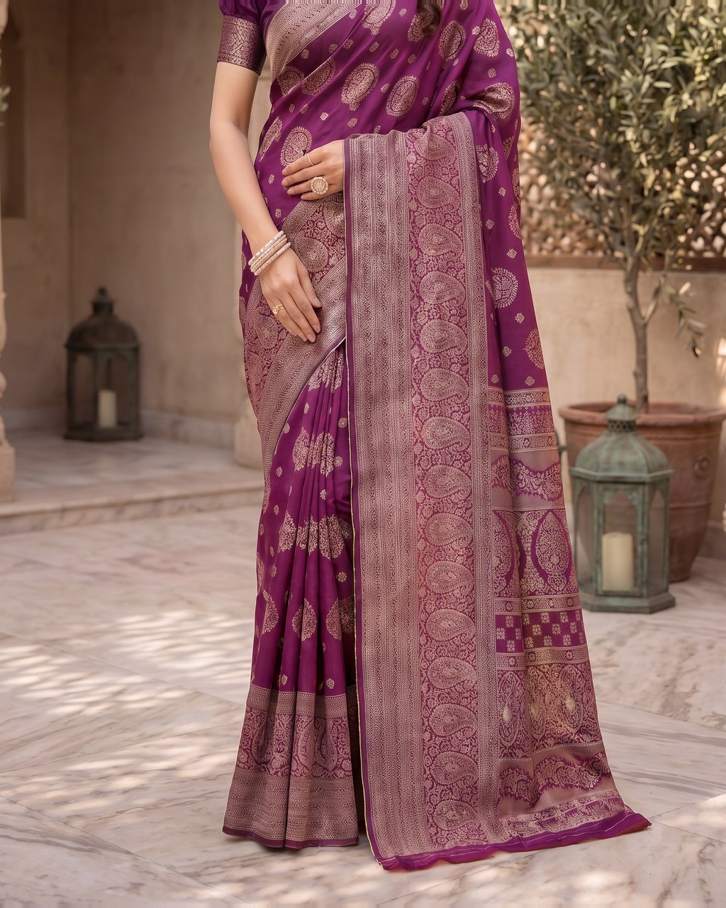 Kamalika Regal Border Silk Saree - Wine - lower border closeup