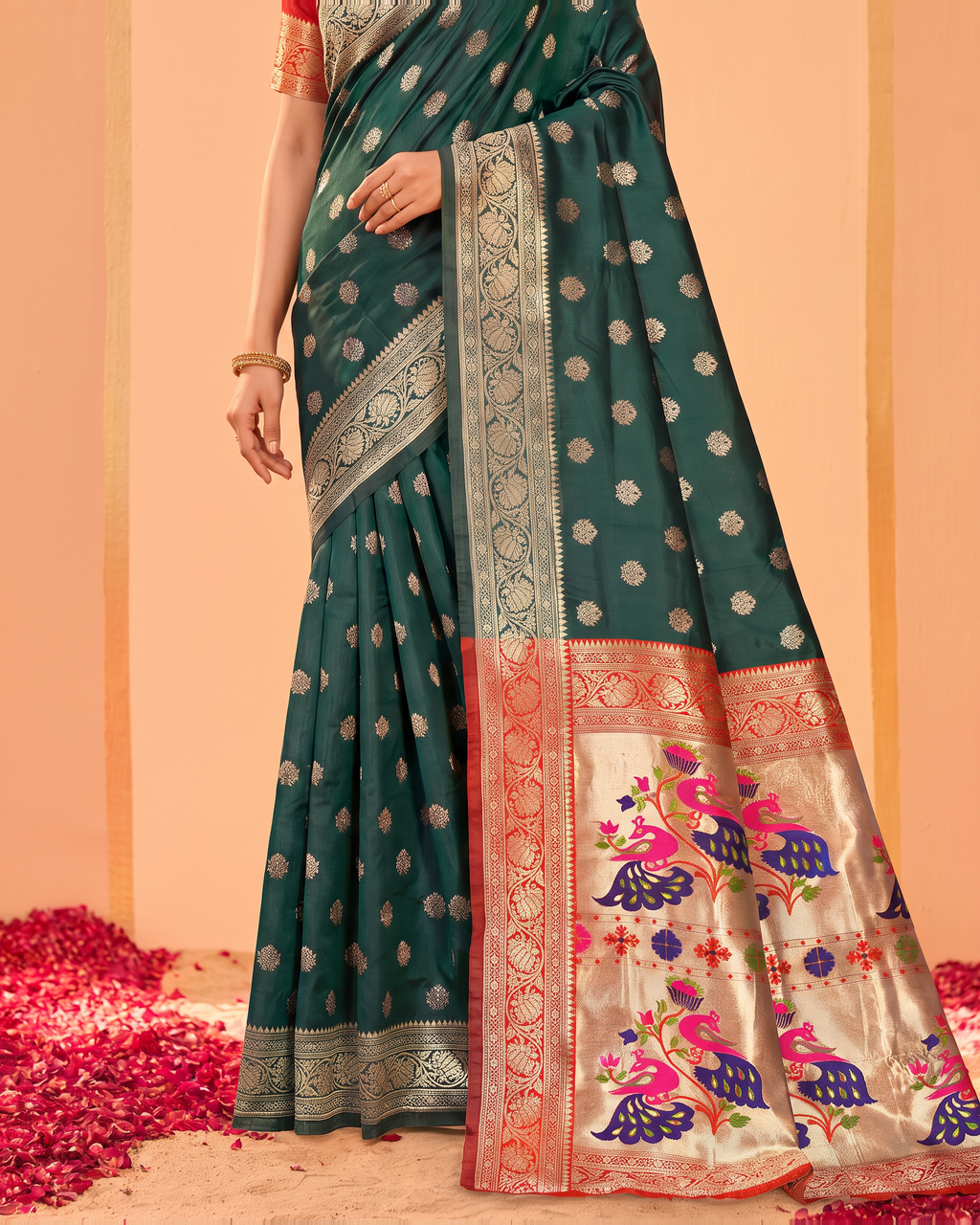 Kavya Temple Weave Paithani Silk Saree - Green - lower closeup