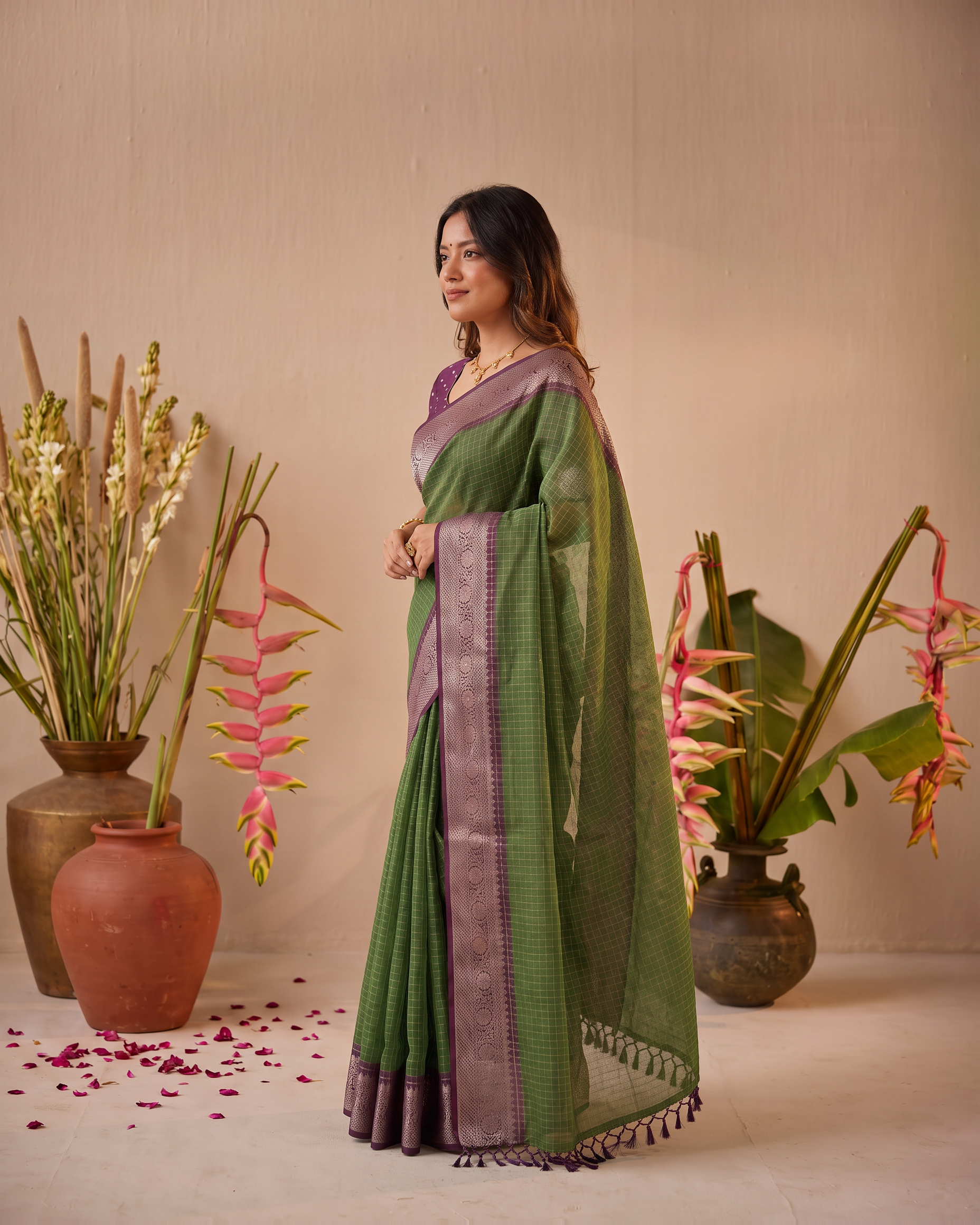 Kiara Dual Tone Festive Saree with Graceful Pallu - Green - side