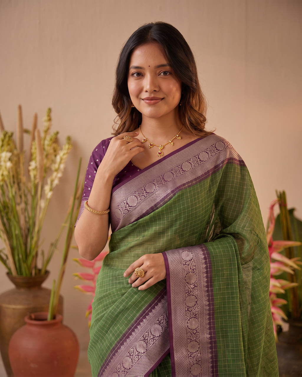 Kiara Dual Tone Festive Saree with Graceful Pallu - Green - upper closeup