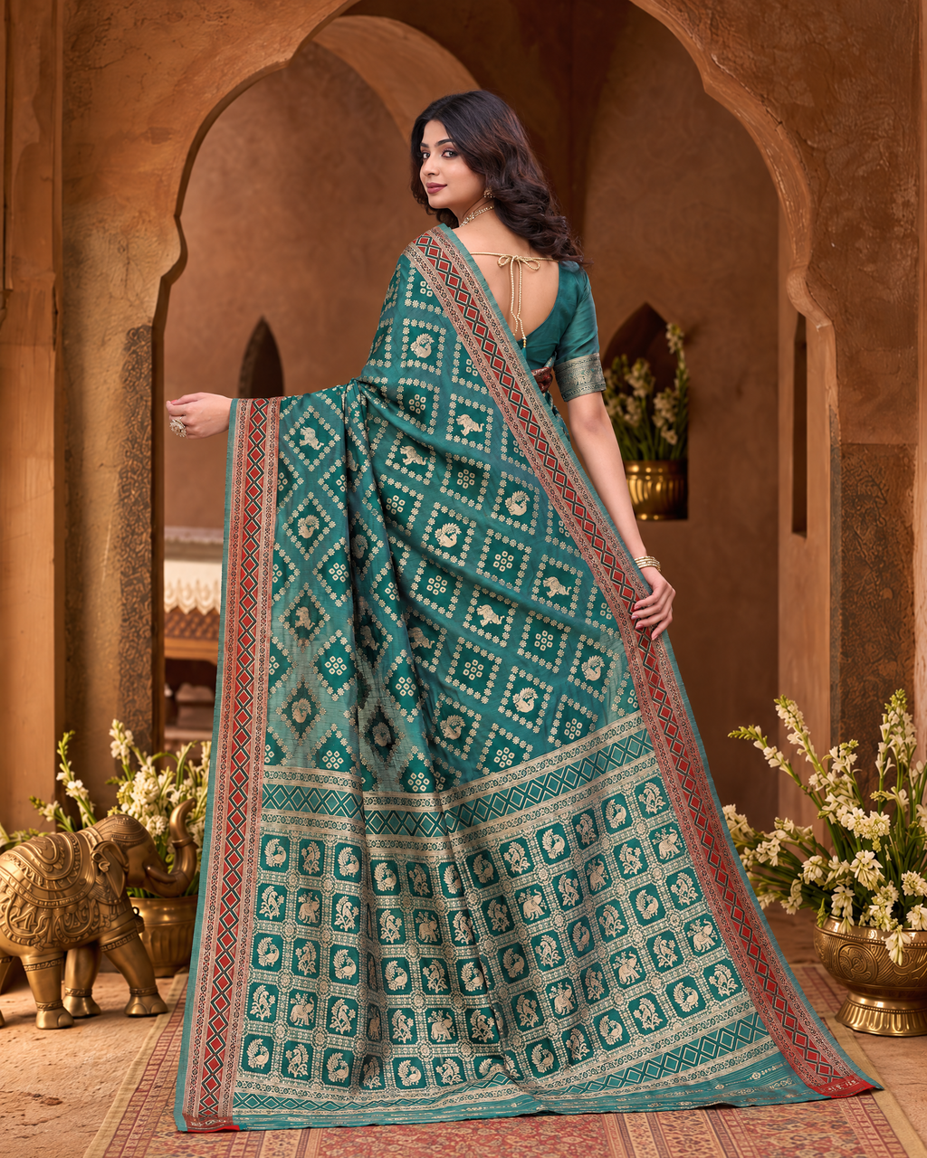 Kritika Diamond Pattern Zari Silk Saree with Geometric Pallu - Green - side