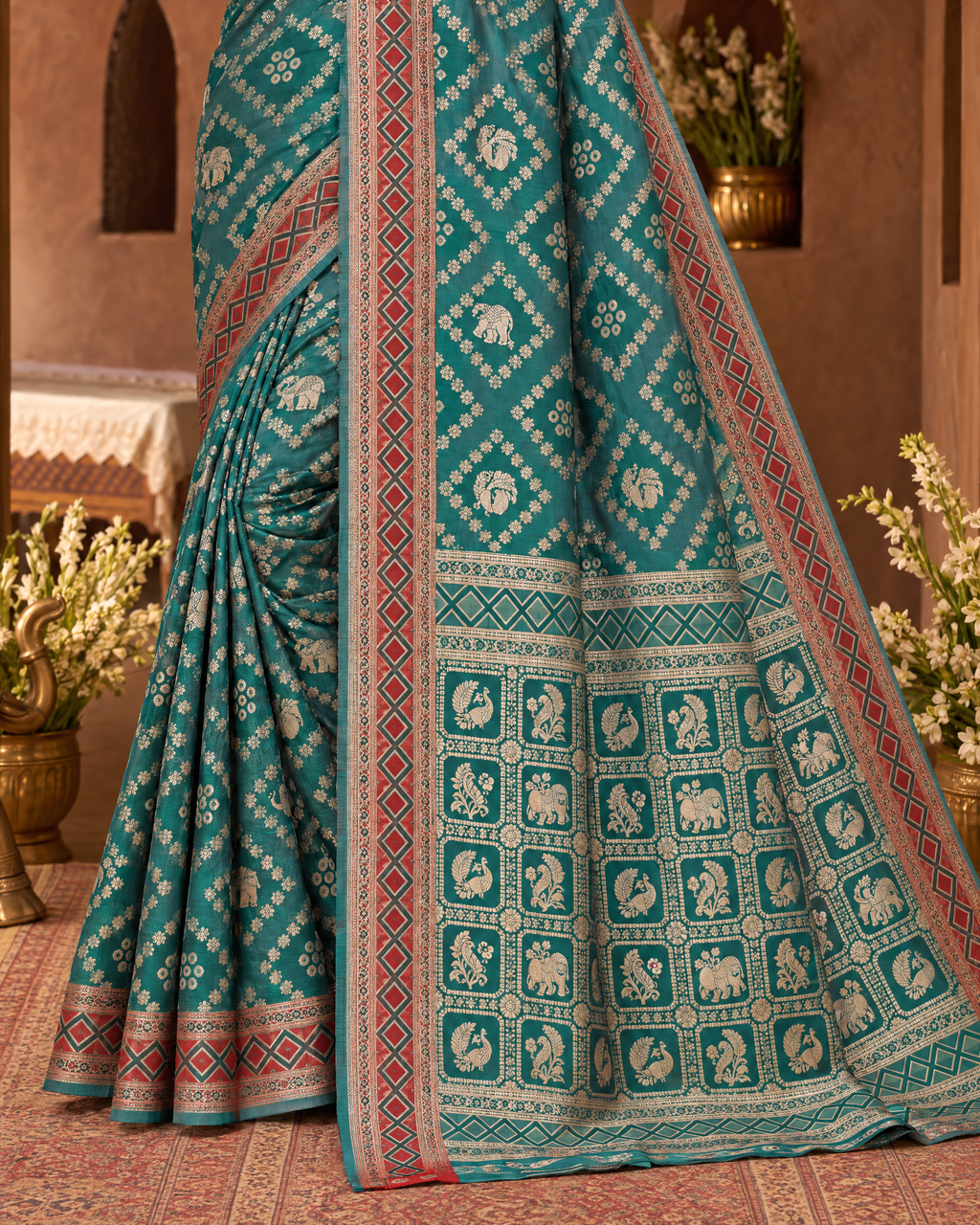 Kritika Diamond Pattern Zari Silk Saree with Geometric Pallu - Green - lower closeup
