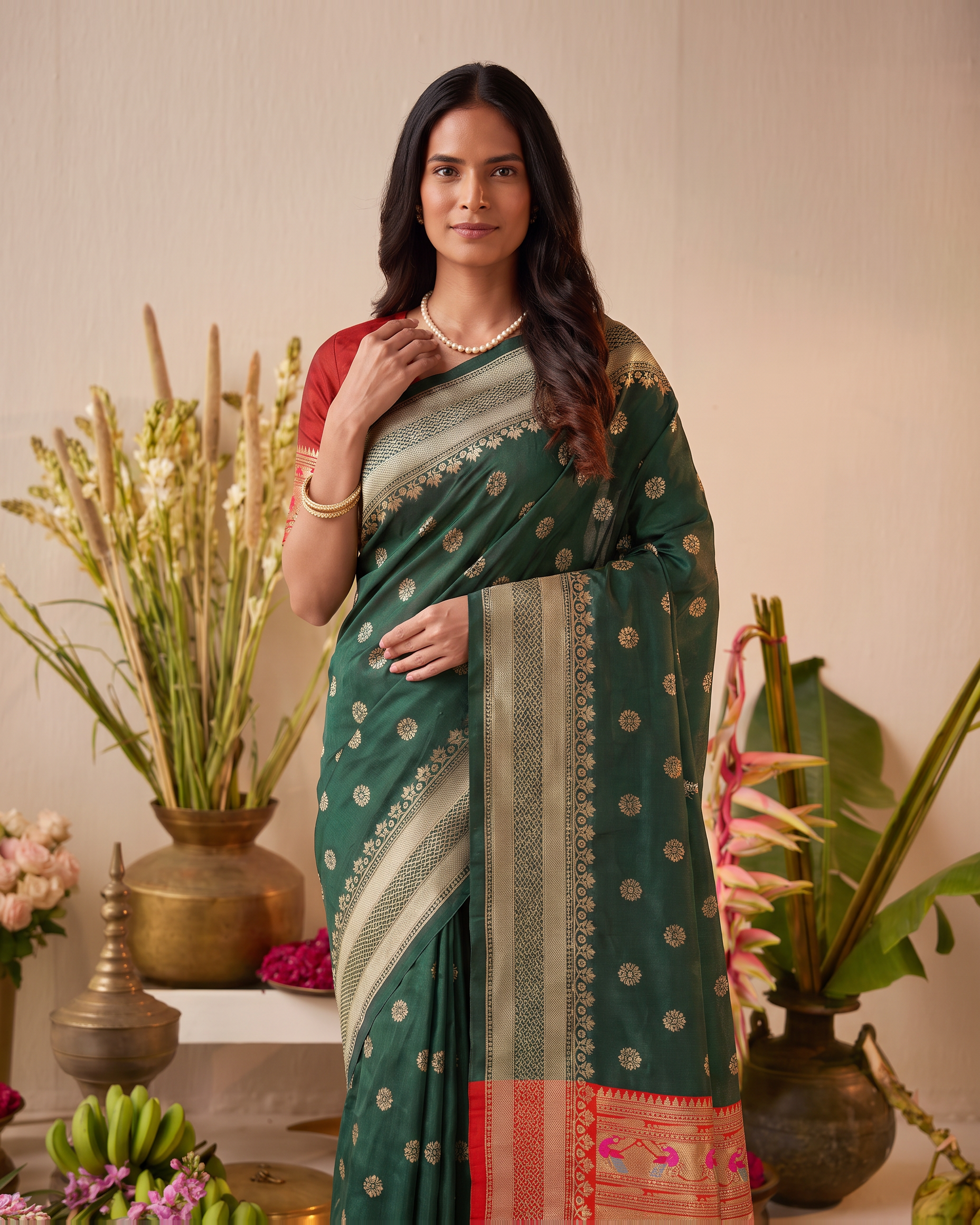 Madhura Floral Zari Paithani Silk Saree - Dark Green - upper closeup