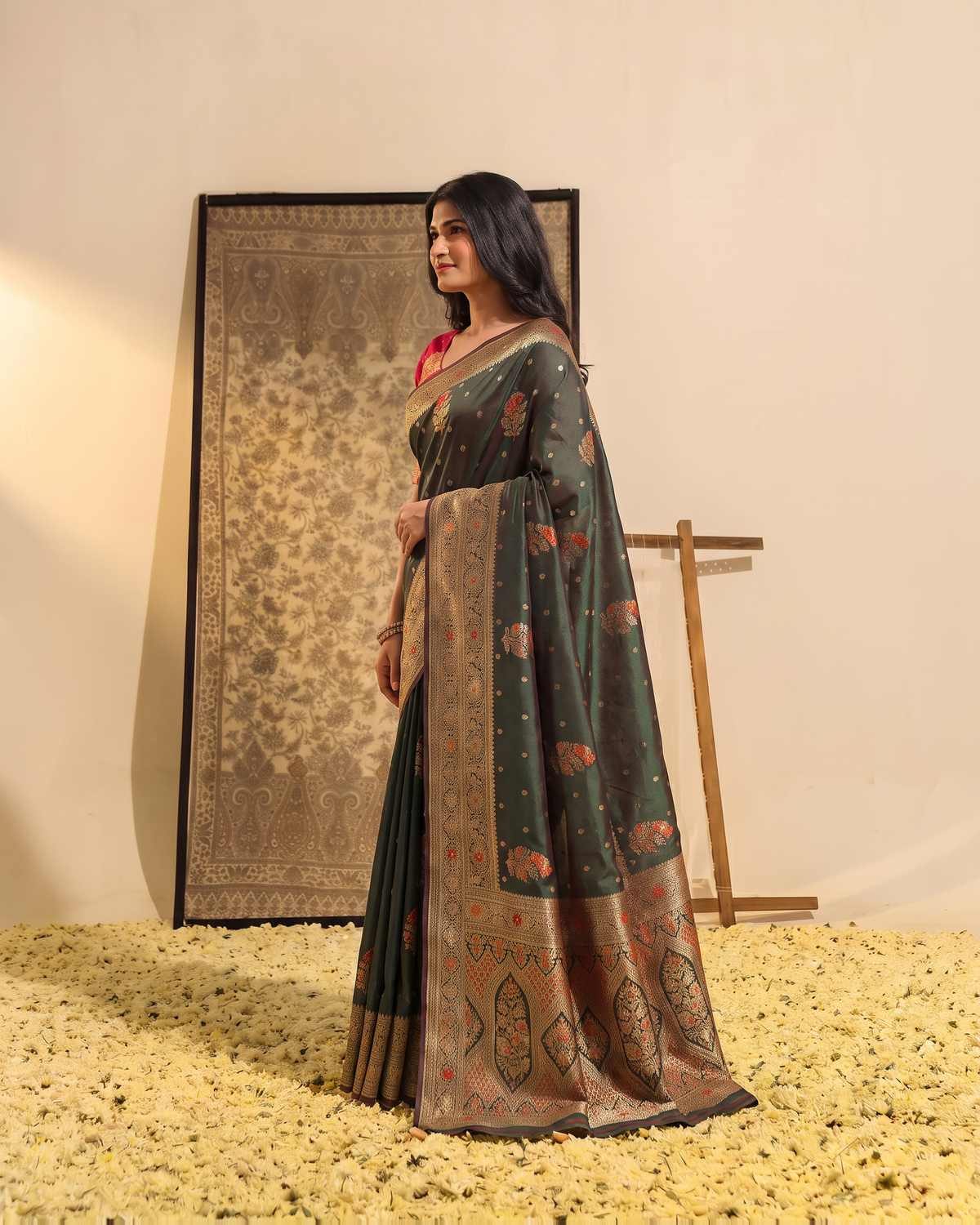 Manasvi Paisley Pallu Zari Silk Saree with Classic Butti - Green - side
