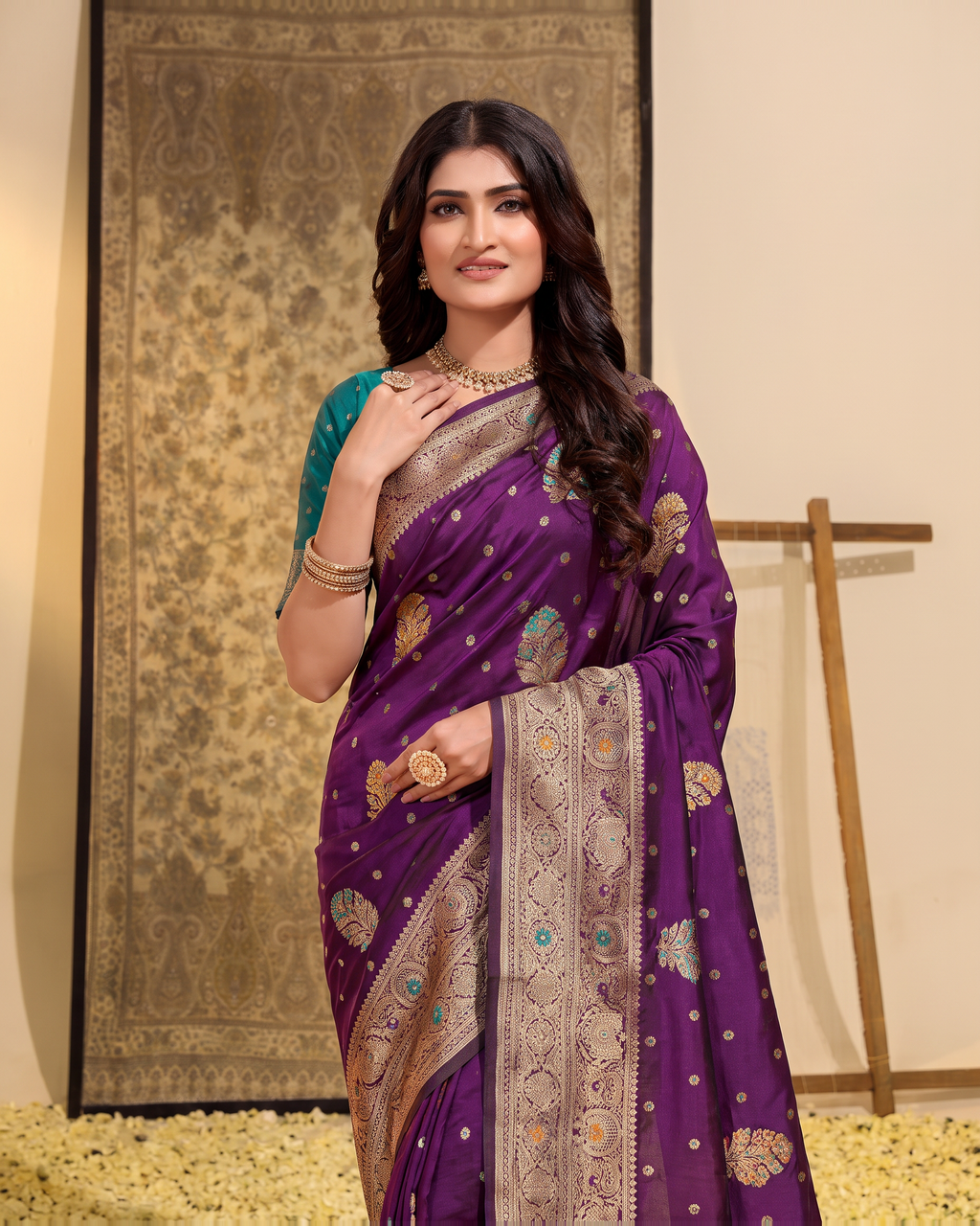 Manasvi Paisley Pallu Zari Silk Saree with Classic Butti - Purple - upper closeup
