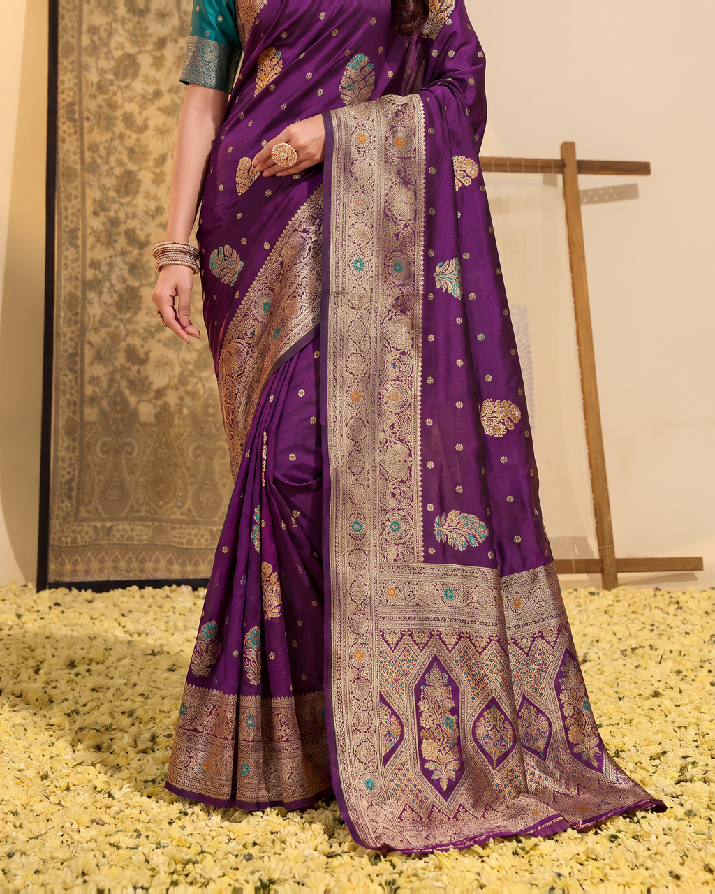 Manasvi Paisley Pallu Zari Silk Saree with Classic Butti - Purple - lower closeup