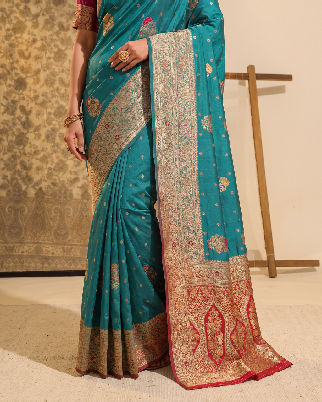 Manasvi Paisley Pallu Zari Silk Saree with Classic Butti - Rama - lower closeup