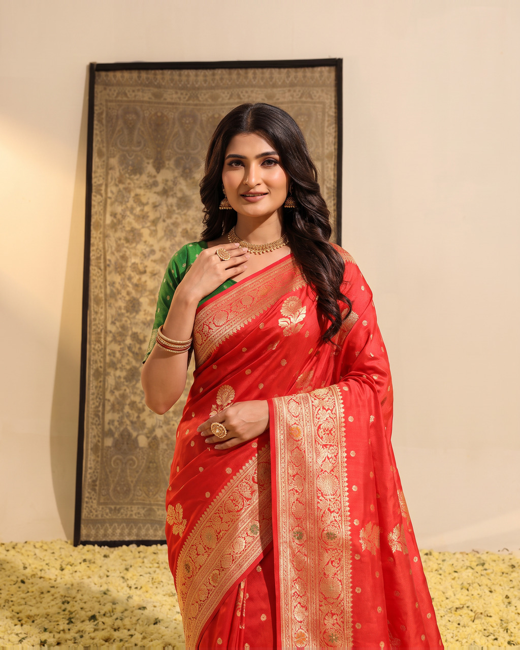 Manasvi Paisley Pallu Zari Silk Saree with Classic Butti - Red - upper closeup