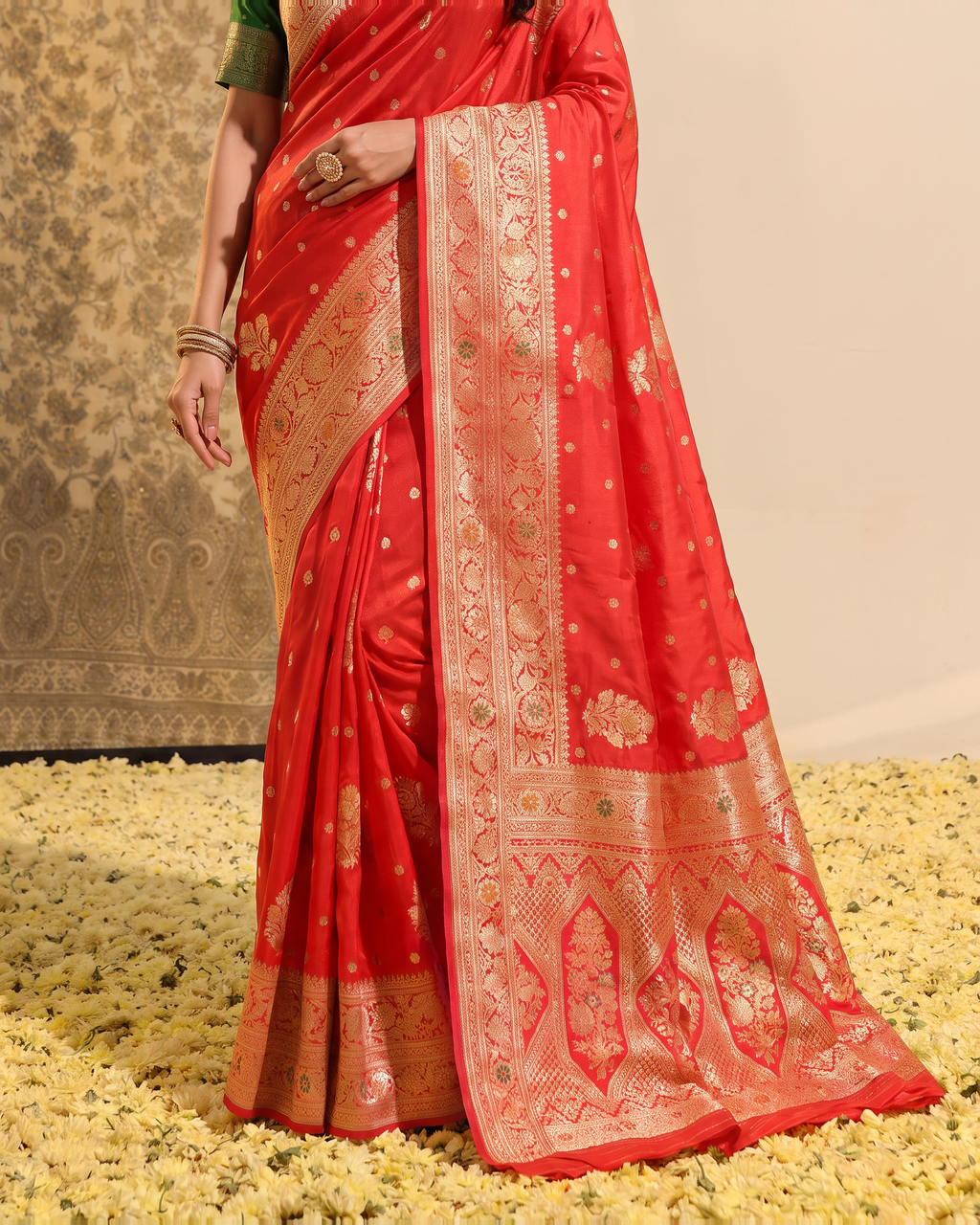 Manasvi Paisley Pallu Zari Silk Saree with Classic Butti - Red - lower closeup