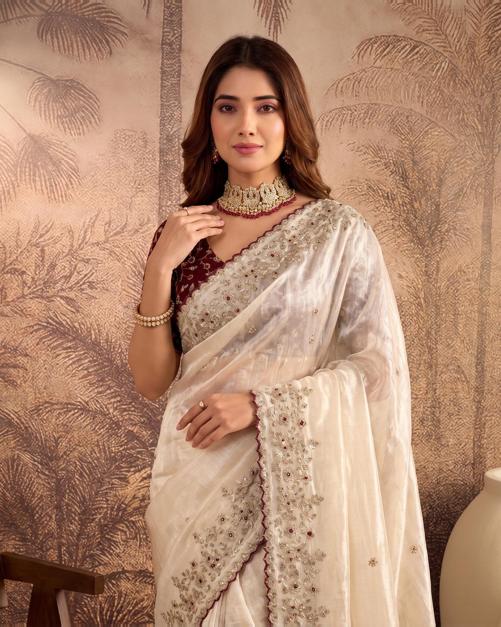 Pari White Festive Saree with Graceful Designer Pallu - White - upper closeup