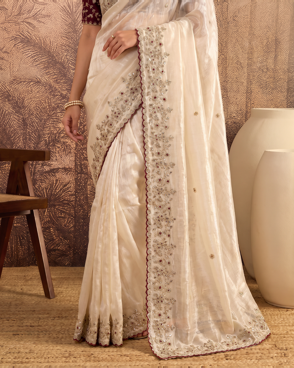 Pari White Festive Saree with Graceful Designer Pallu - White - lower closeup