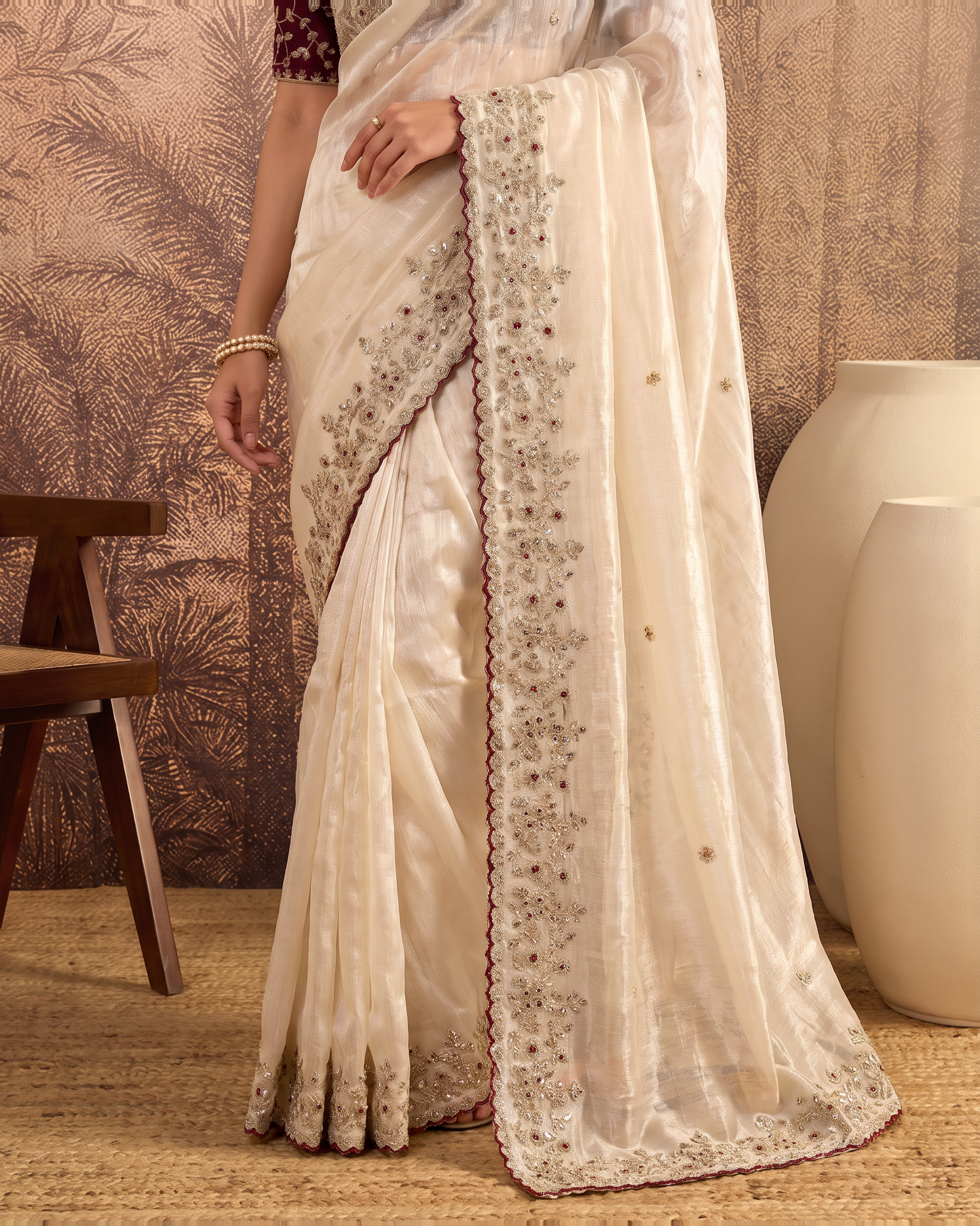 Pari White Festive Saree with Graceful Designer Pallu - White - lower closeup