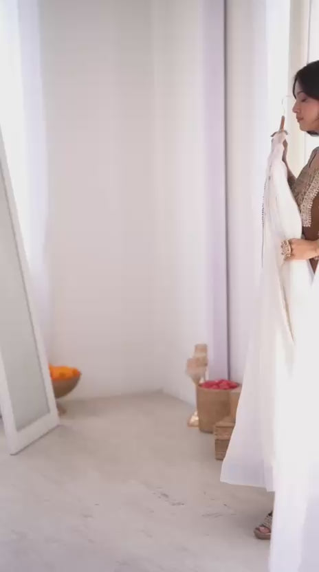 Elegant Offwhite Anarkali Suit with Net Dupatta