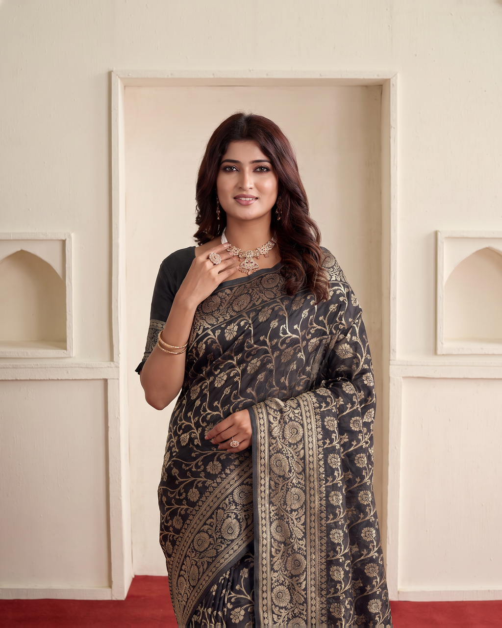 Rajvi Grand Contrast Pallu Paithani Silk Saree - Black - upper closeup