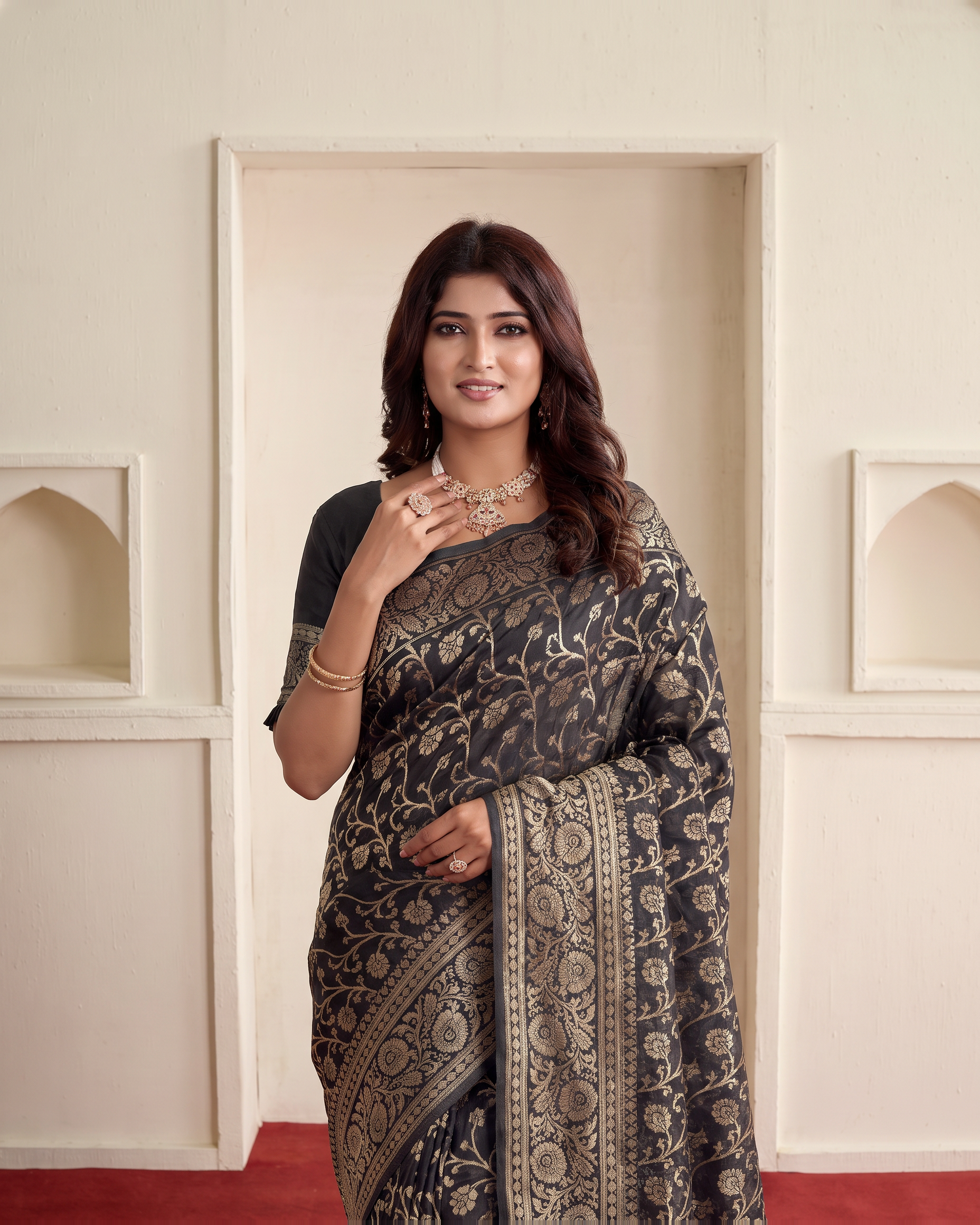 Rajvi Grand Contrast Pallu Paithani Silk Saree - Black - upper closeup