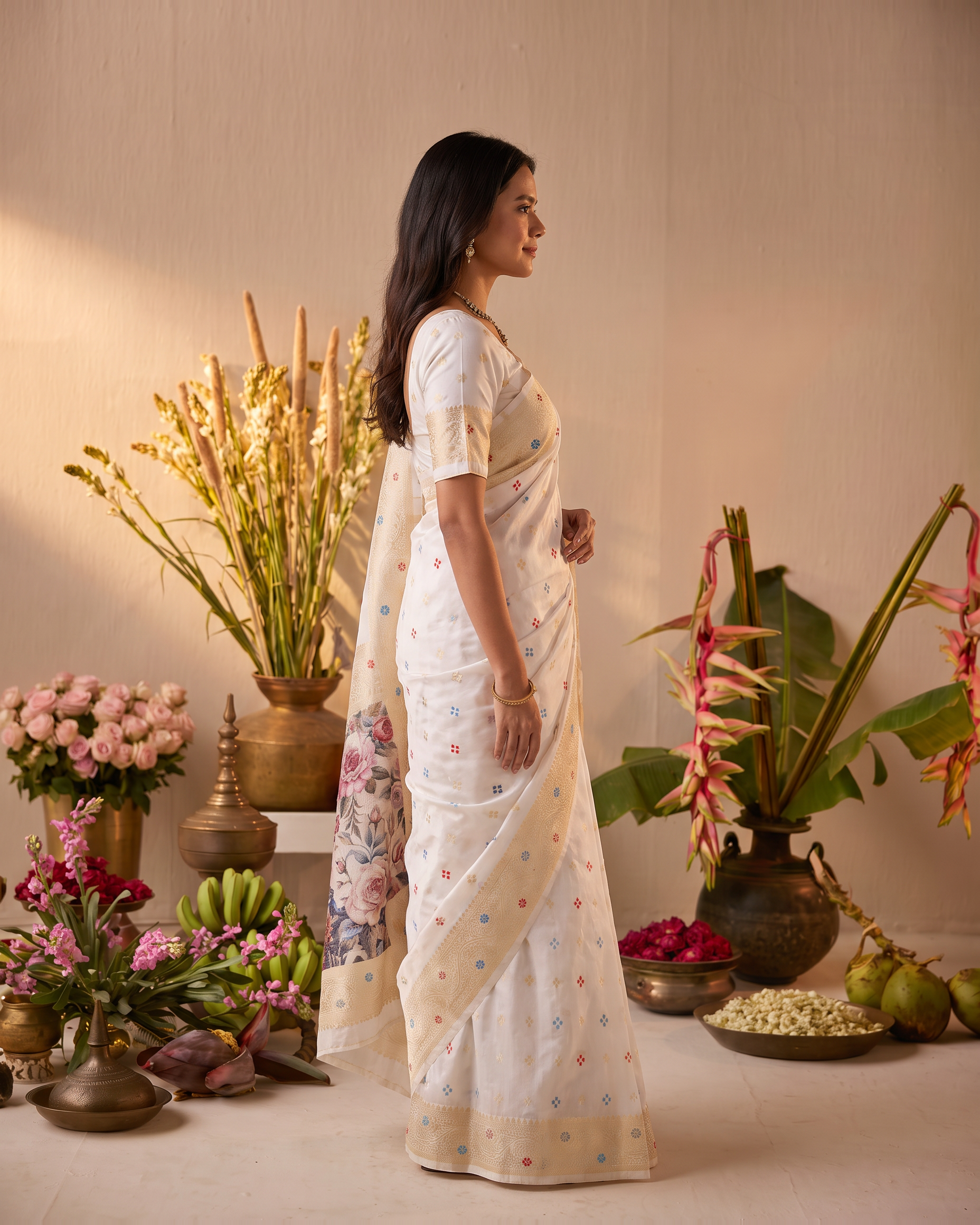 Saanvi 3D Pallu Festive Saree with Artistic Floral Finish - White Floral - side