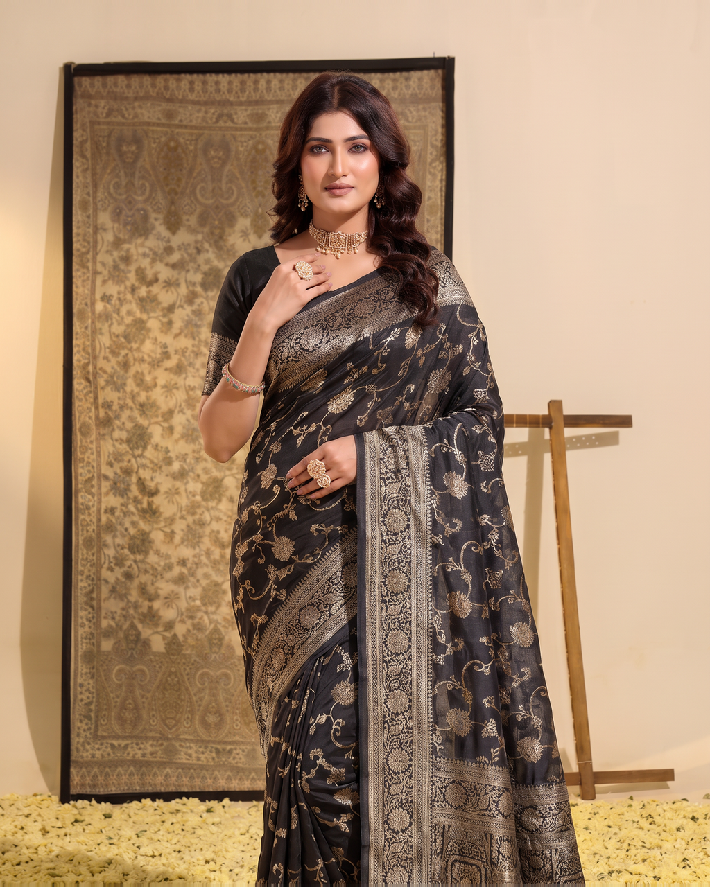 Samaira Antique Motif Paithani Silk Saree - Black - upper closeup