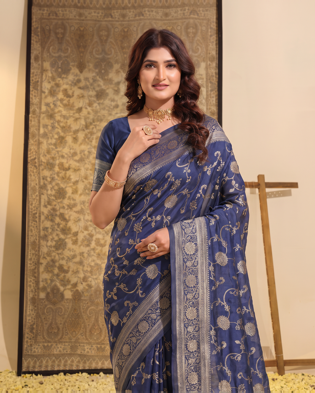 Samaira Antique Motif Paithani Silk Saree - Navy Blue - upper closeup