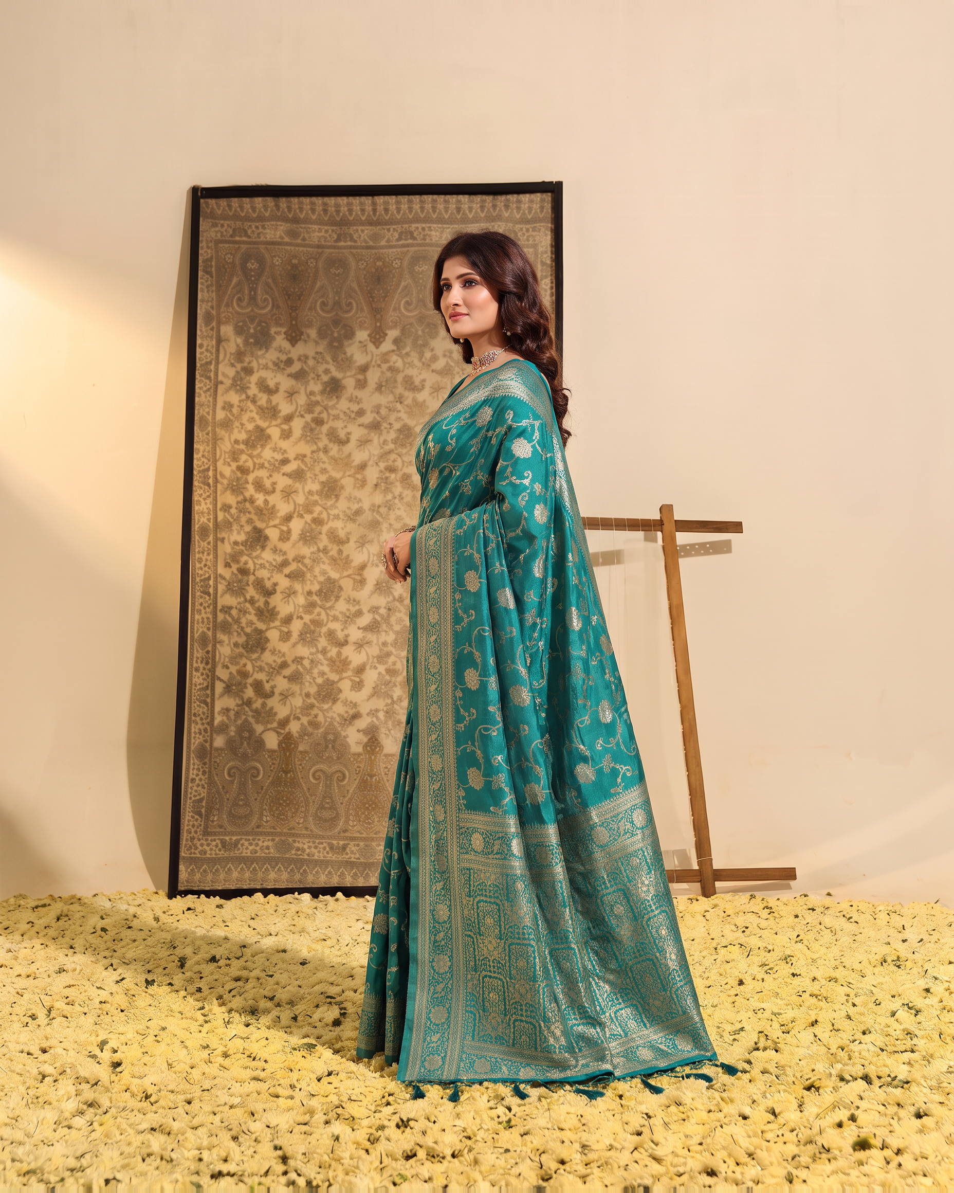 Samaira Antique Motif Paithani Silk Saree - Rama Green - side drape