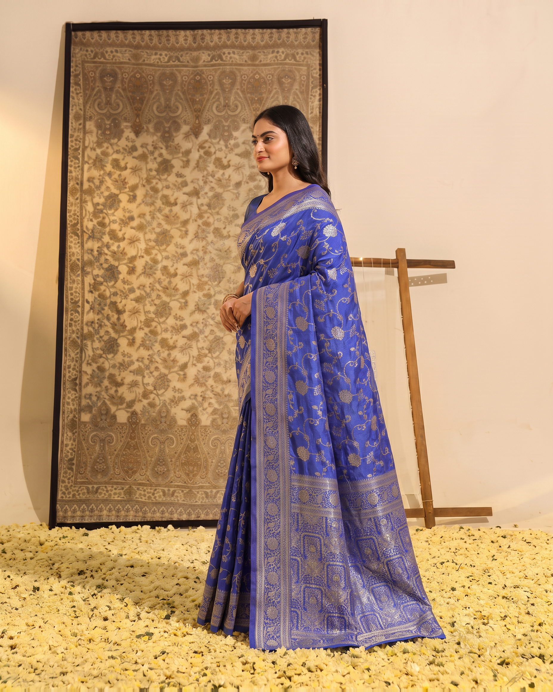 Samaira Antique Motif Paithani Silk Saree - Royal Blue - side drape